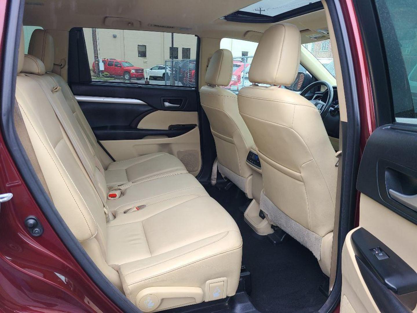2017 BURG TOYOTA HIGHLANDER XLE (5TDJZRFH3HS) with an 3.5L engine, Automatic transmission, located at 7981 Paxton Street, Harrisburg, PA, 17111, (717) 561-2926, 40.261490, -76.749229 - WE FINANCE!!! Good Credit/ Bad Credit/ No Credit - ALL Trade-Ins Welcomed!!! ***Guaranteed Credit Approval*** APPLY ONLINE or CALL us TODAY ;) Internet Prices and Marketplace Prices are SPECIAL discounted ***CASH DEALS*** Retail Prices are higher. Please call us to discuss your cash and finan - Photo#17