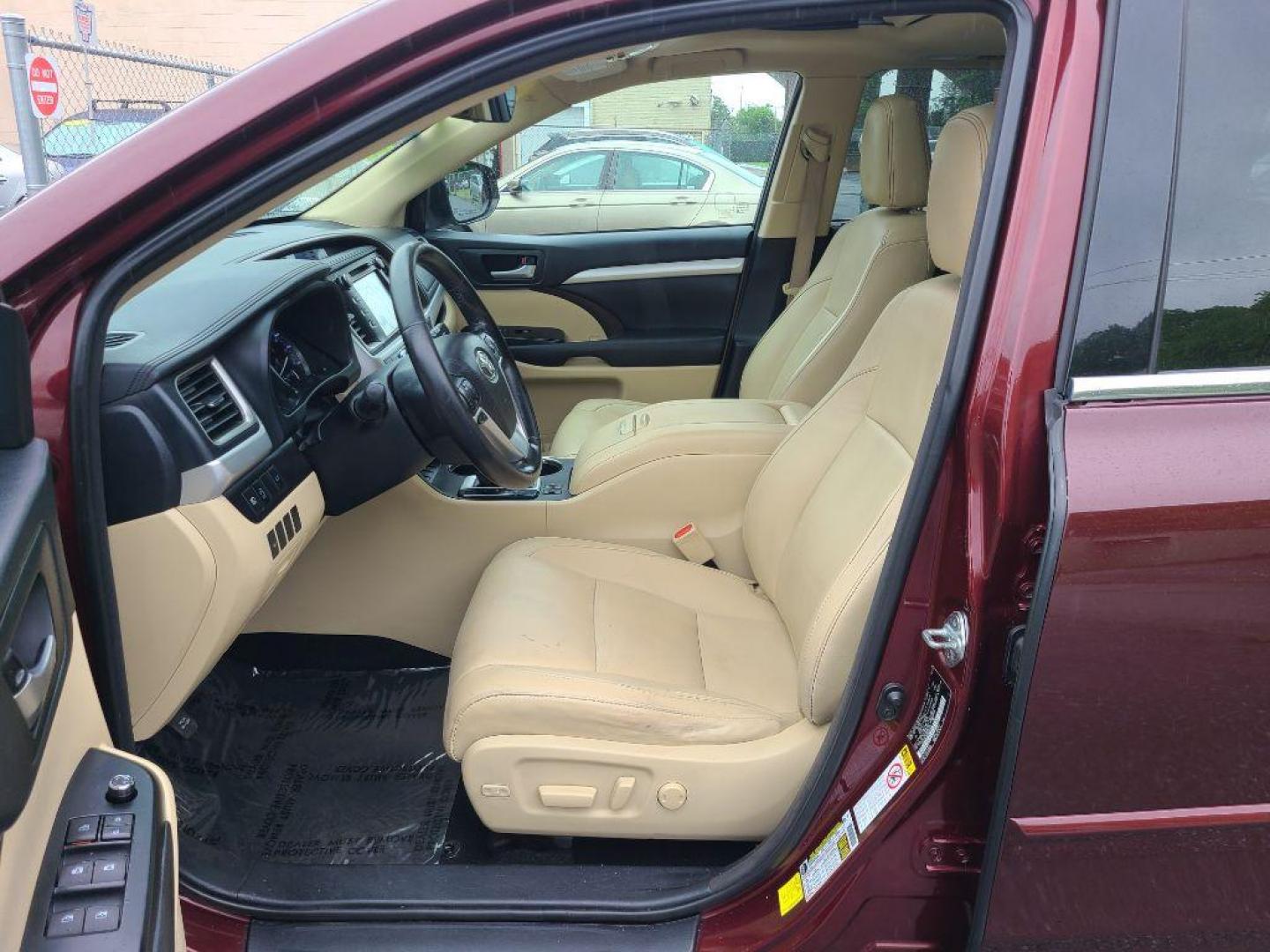 2017 BURG TOYOTA HIGHLANDER XLE (5TDJZRFH3HS) with an 3.5L engine, Automatic transmission, located at 7981 Paxton Street, Harrisburg, PA, 17111, (717) 561-2926, 40.261490, -76.749229 - WE FINANCE!!! Good Credit/ Bad Credit/ No Credit - ALL Trade-Ins Welcomed!!! ***Guaranteed Credit Approval*** APPLY ONLINE or CALL us TODAY ;) Internet Prices and Marketplace Prices are SPECIAL discounted ***CASH DEALS*** Retail Prices are higher. Please call us to discuss your cash and finan - Photo#18