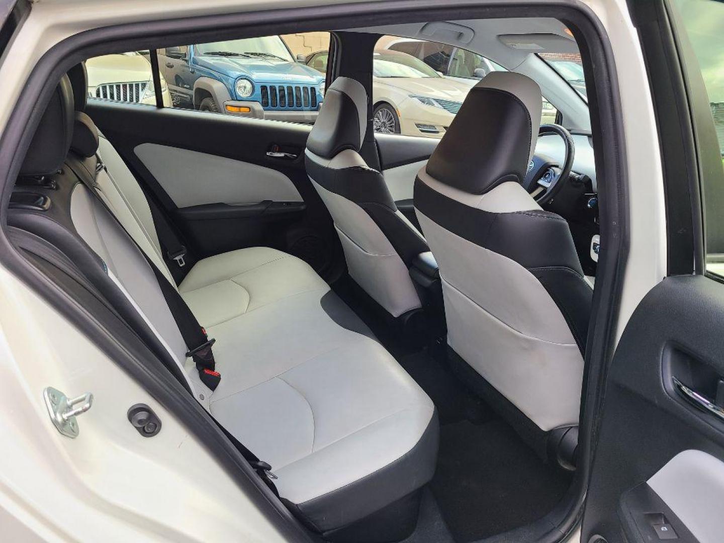 2017 WHITE TOYOTA PRIUS FOUR HATCHBACK (JTDKARFU6H3) with an 1.8L engine, Continuously Variable transmission, located at 7981 Paxton Street, Harrisburg, PA, 17111, (717) 561-2926, 40.261490, -76.749229 - WE FINANCE!!! Good Credit/ Bad Credit/ No Credit - ALL Trade-Ins Welcomed!!! ***Guaranteed Credit Approval*** APPLY ONLINE or CALL us TODAY ;) Internet Prices and Marketplace Prices are SPECIAL discounted ***CASH DEALS*** Retail Prices are higher. Please call us to discuss your cash and finan - Photo#10