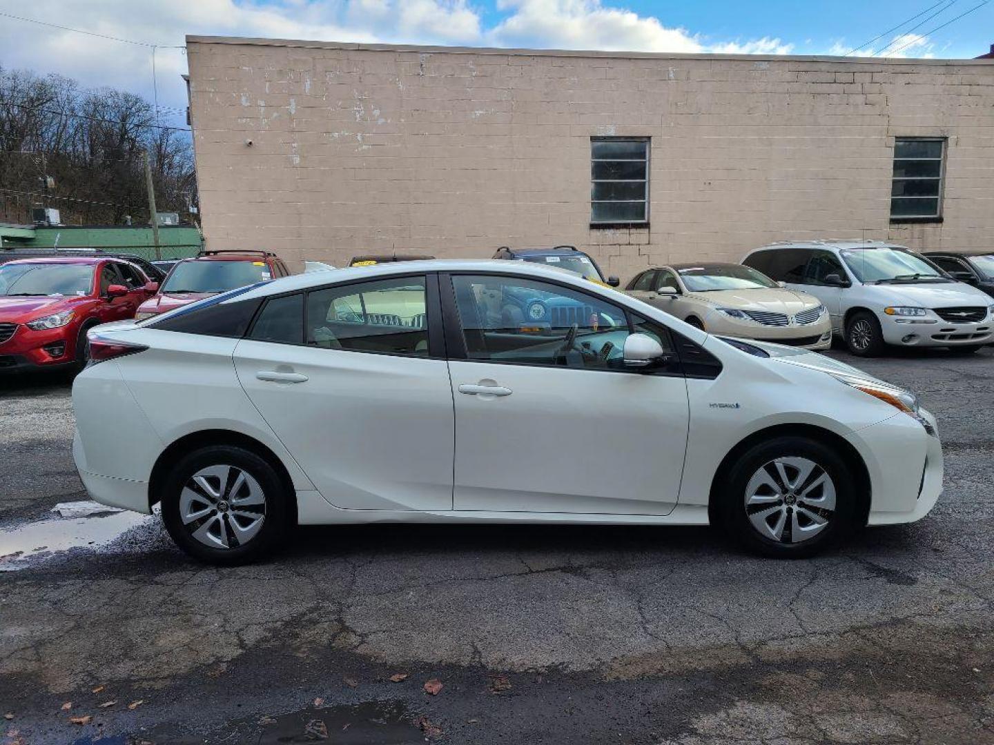2017 WHITE TOYOTA PRIUS FOUR HATCHBACK (JTDKARFU6H3) with an 1.8L engine, Continuously Variable transmission, located at 7981 Paxton Street, Harrisburg, PA, 17111, (717) 561-2926, 40.261490, -76.749229 - WE FINANCE!!! Good Credit/ Bad Credit/ No Credit - ALL Trade-Ins Welcomed!!! ***Guaranteed Credit Approval*** APPLY ONLINE or CALL us TODAY ;) Internet Prices and Marketplace Prices are SPECIAL discounted ***CASH DEALS*** Retail Prices are higher. Please call us to discuss your cash and finan - Photo#5