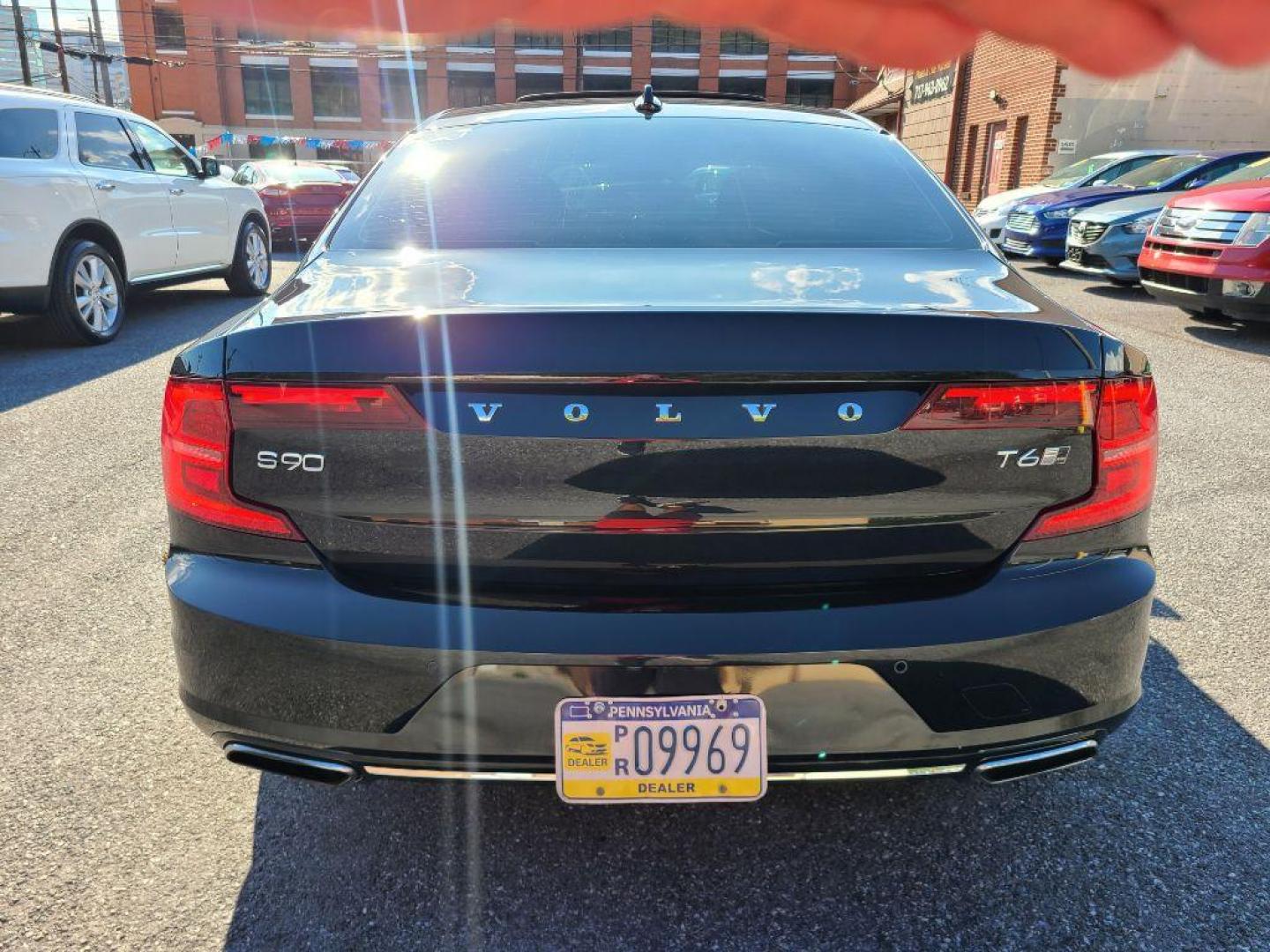 2017 BLACK VOLVO S90 T6 INSCRIPTION (YV1A22ML2H1) with an 2.0L engine, Automatic transmission, located at 117 North Cameron Street, Harrisburg, PA, 17101, (717) 963-8962, 40.266762, -76.875259 - WE FINANCE!!! Good Credit/ Bad Credit/ No Credit - ALL Trade-Ins Welcomed!!! ***Guaranteed Credit Approval*** APPLY ONLINE or CALL us TODAY ;) Please call us to discuss your cash and financing options. - Photo#3