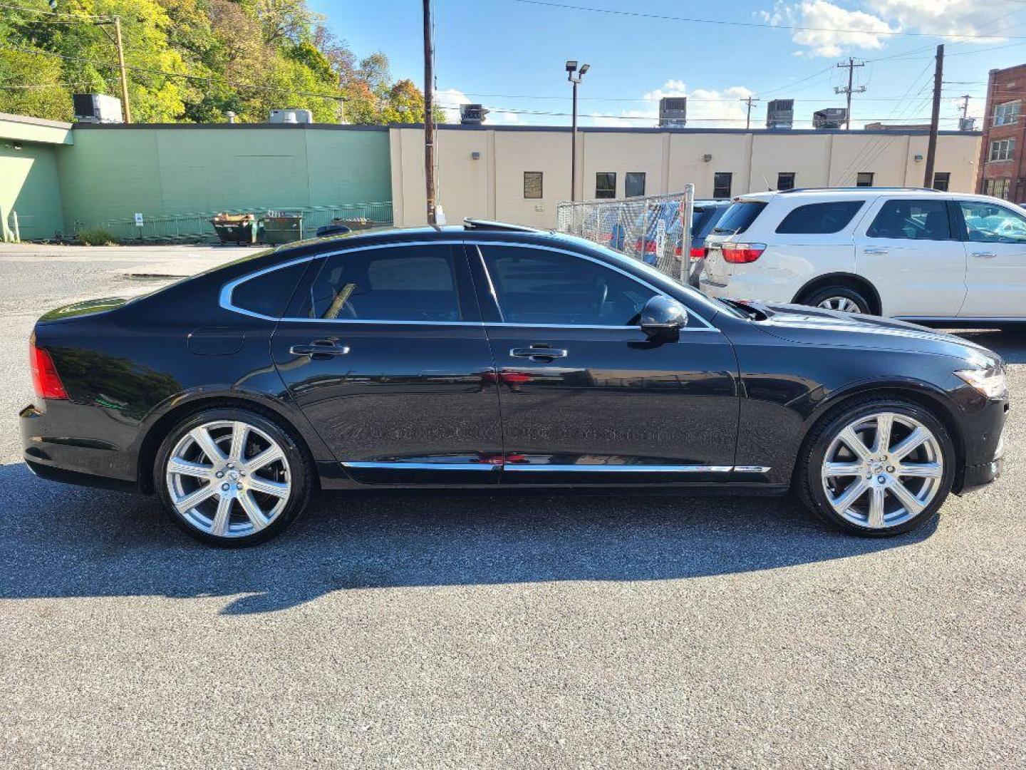 2017 BLACK VOLVO S90 T6 INSCRIPTION (YV1A22ML2H1) with an 2.0L engine, Automatic transmission, located at 117 North Cameron Street, Harrisburg, PA, 17101, (717) 963-8962, 40.266762, -76.875259 - WE FINANCE!!! Good Credit/ Bad Credit/ No Credit - ALL Trade-Ins Welcomed!!! ***Guaranteed Credit Approval*** APPLY ONLINE or CALL us TODAY ;) Please call us to discuss your cash and financing options. - Photo#5