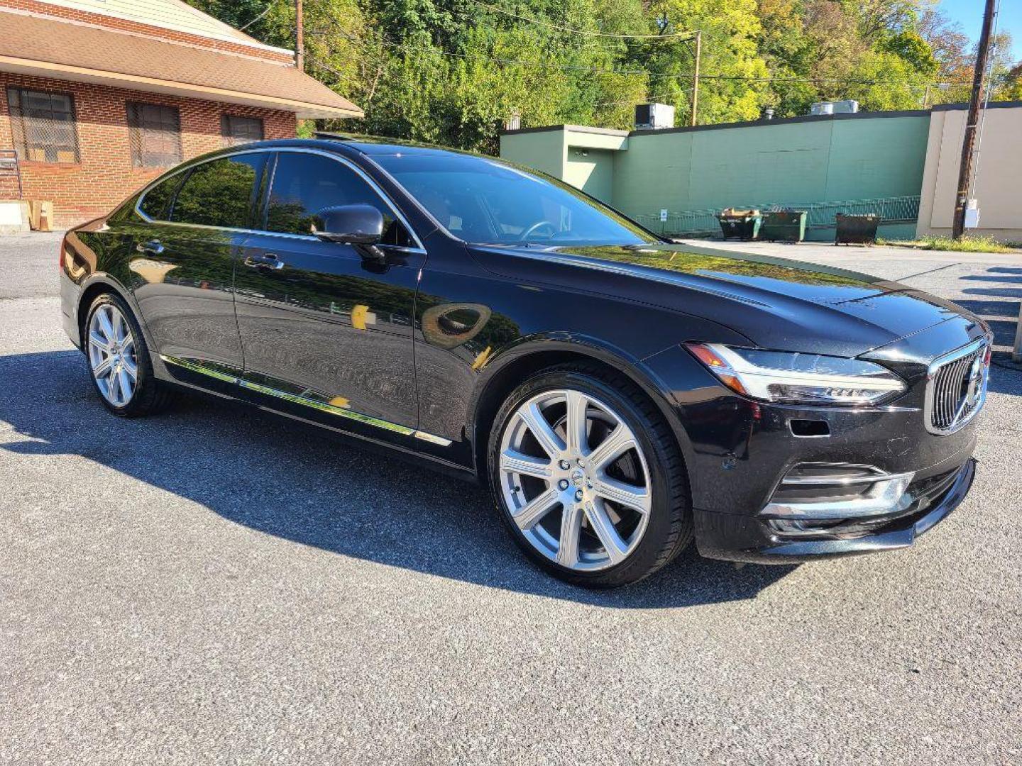 2017 BLACK VOLVO S90 T6 INSCRIPTION (YV1A22ML2H1) with an 2.0L engine, Automatic transmission, located at 117 North Cameron Street, Harrisburg, PA, 17101, (717) 963-8962, 40.266762, -76.875259 - WE FINANCE!!! Good Credit/ Bad Credit/ No Credit - ALL Trade-Ins Welcomed!!! ***Guaranteed Credit Approval*** APPLY ONLINE or CALL us TODAY ;) Please call us to discuss your cash and financing options. - Photo#6