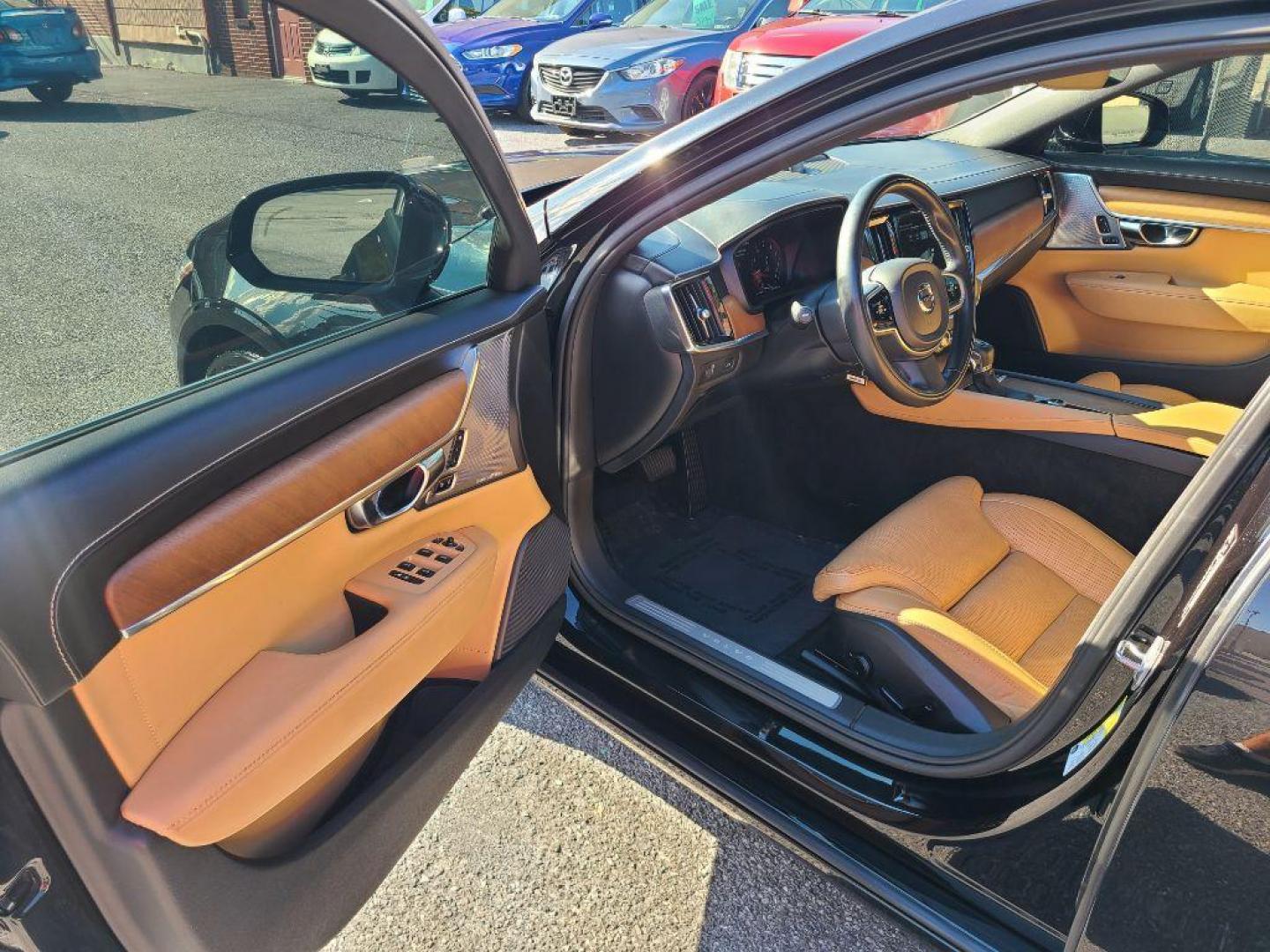 2017 BLACK VOLVO S90 T6 INSCRIPTION (YV1A22ML2H1) with an 2.0L engine, Automatic transmission, located at 117 North Cameron Street, Harrisburg, PA, 17101, (717) 963-8962, 40.266762, -76.875259 - WE FINANCE!!! Good Credit/ Bad Credit/ No Credit - ALL Trade-Ins Welcomed!!! ***Guaranteed Credit Approval*** APPLY ONLINE or CALL us TODAY ;) Please call us to discuss your cash and financing options. - Photo#9