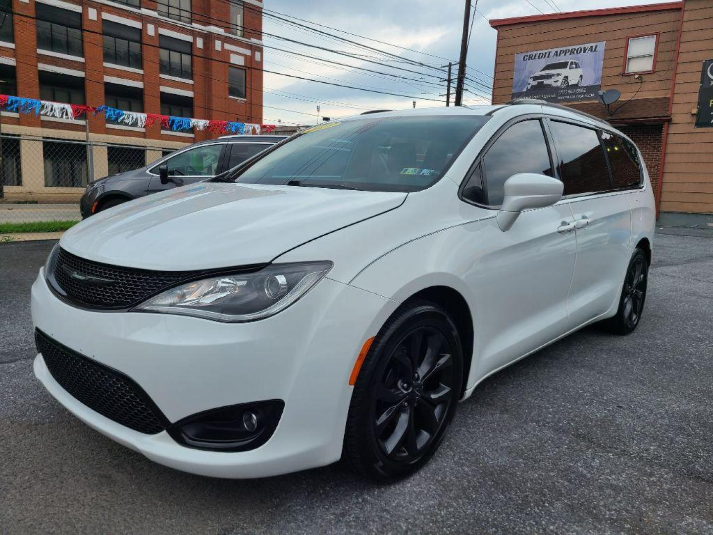 2018 WHITE CHRYSLER PACIFICA TOURING L (2C4RC1BG9JR) with an 3.6L engine, Automatic transmission, located at 7981 Paxton Street, Harrisburg, PA, 17111, (717) 561-2926, 40.261490, -76.749229 - WE FINANCE!!! Good Credit/ Bad Credit/ No Credit - ALL Trade-Ins Welcomed!!! ***Guaranteed Credit Approval*** APPLY ONLINE or CALL us TODAY ;) Internet Prices and Marketplace Prices are SPECIAL discounted ***CASH DEALS*** Retail Prices are higher. Please call us to discuss your cash and finan - Photo#0