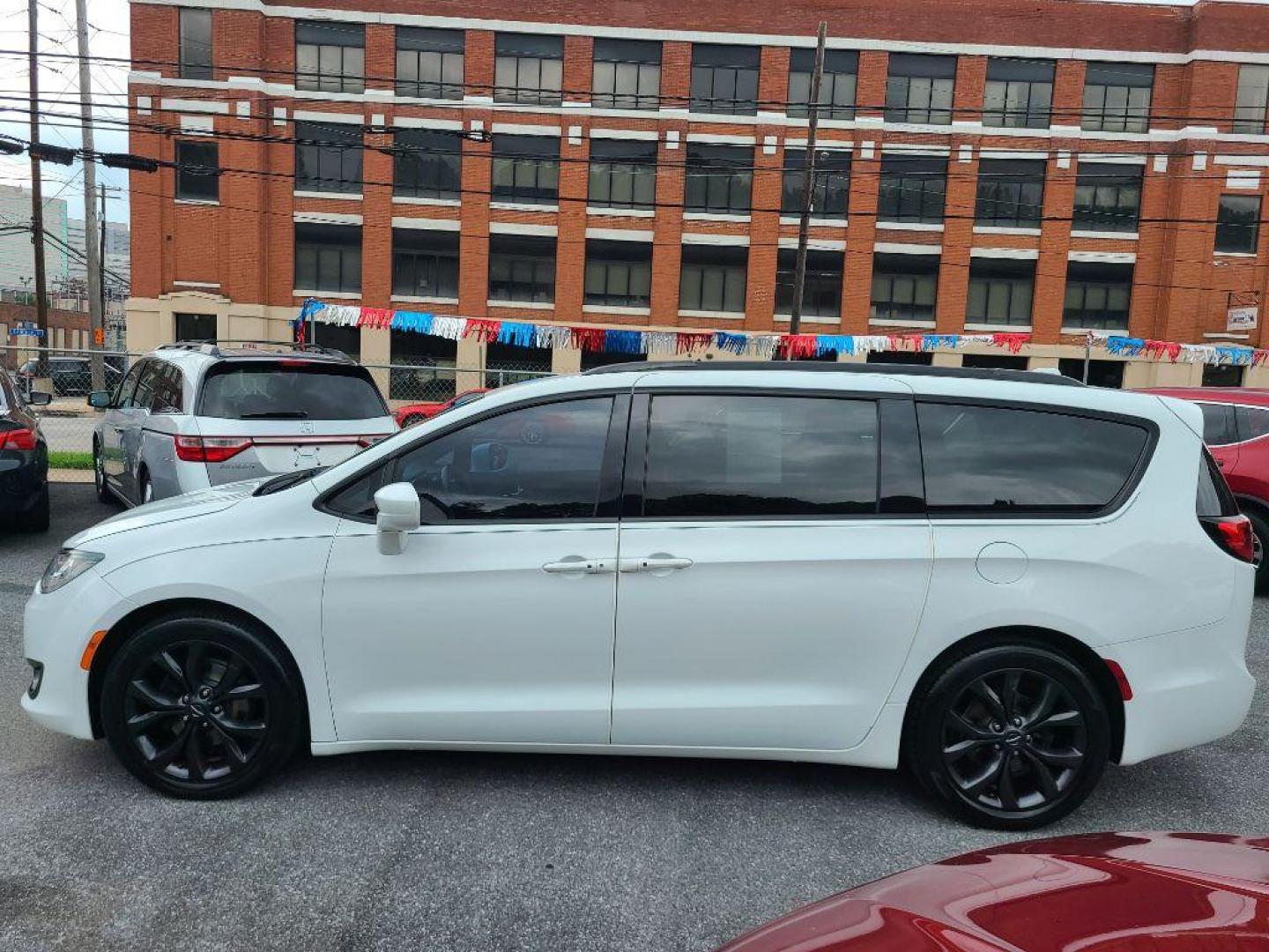 2018 WHITE CHRYSLER PACIFICA TOURING L (2C4RC1BG9JR) with an 3.6L engine, Automatic transmission, located at 7981 Paxton Street, Harrisburg, PA, 17111, (717) 561-2926, 40.261490, -76.749229 - WE FINANCE!!! Good Credit/ Bad Credit/ No Credit - ALL Trade-Ins Welcomed!!! ***Guaranteed Credit Approval*** APPLY ONLINE or CALL us TODAY ;) Internet Prices and Marketplace Prices are SPECIAL discounted ***CASH DEALS*** Retail Prices are higher. Please call us to discuss your cash and finan - Photo#1