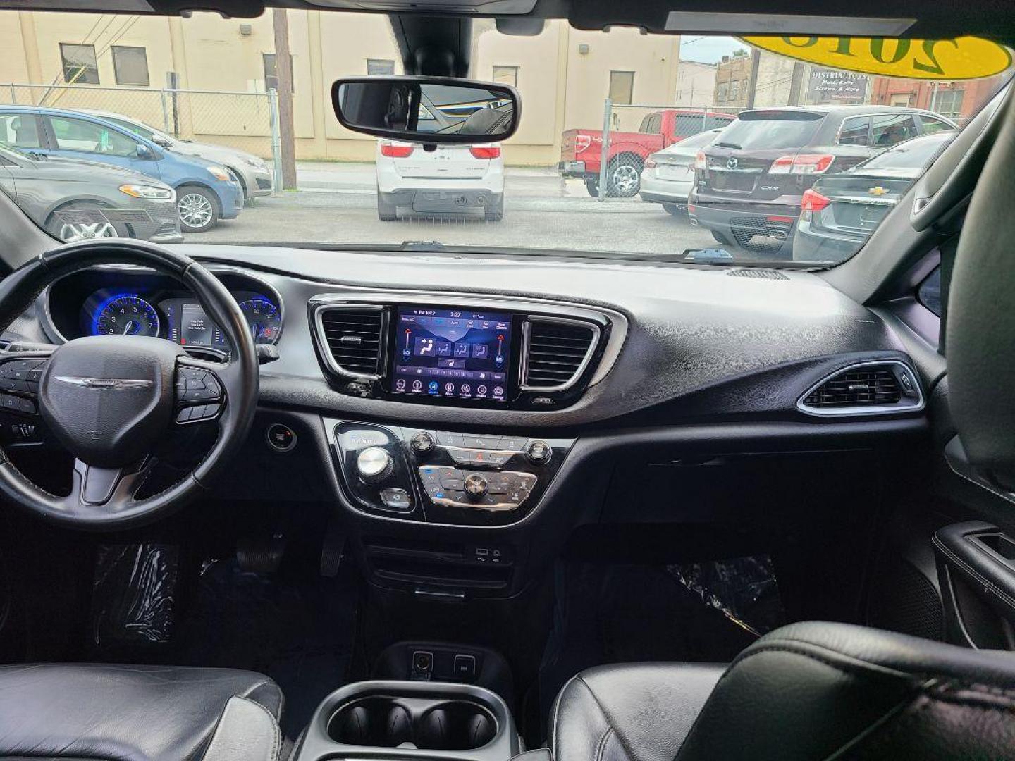 2018 WHITE CHRYSLER PACIFICA TOURING L (2C4RC1BG9JR) with an 3.6L engine, Automatic transmission, located at 7981 Paxton Street, Harrisburg, PA, 17111, (717) 561-2926, 40.261490, -76.749229 - WE FINANCE!!! Good Credit/ Bad Credit/ No Credit - ALL Trade-Ins Welcomed!!! ***Guaranteed Credit Approval*** APPLY ONLINE or CALL us TODAY ;) Internet Prices and Marketplace Prices are SPECIAL discounted ***CASH DEALS*** Retail Prices are higher. Please call us to discuss your cash and finan - Photo#9