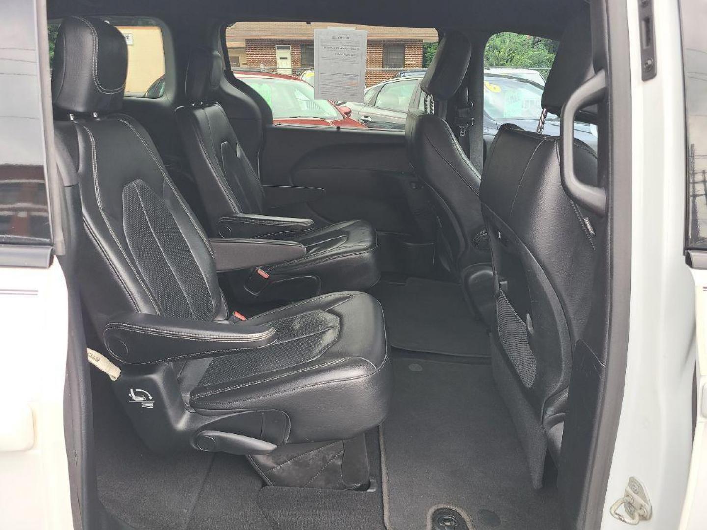 2018 WHITE CHRYSLER PACIFICA TOURING L (2C4RC1BG9JR) with an 3.6L engine, Automatic transmission, located at 7981 Paxton Street, Harrisburg, PA, 17111, (717) 561-2926, 40.261490, -76.749229 - WE FINANCE!!! Good Credit/ Bad Credit/ No Credit - ALL Trade-Ins Welcomed!!! ***Guaranteed Credit Approval*** APPLY ONLINE or CALL us TODAY ;) Internet Prices and Marketplace Prices are SPECIAL discounted ***CASH DEALS*** Retail Prices are higher. Please call us to discuss your cash and finan - Photo#11