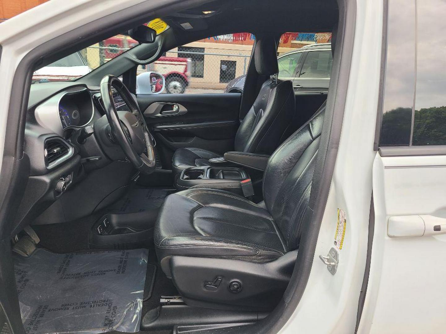 2018 WHITE CHRYSLER PACIFICA TOURING L (2C4RC1BG9JR) with an 3.6L engine, Automatic transmission, located at 7981 Paxton Street, Harrisburg, PA, 17111, (717) 561-2926, 40.261490, -76.749229 - WE FINANCE!!! Good Credit/ Bad Credit/ No Credit - ALL Trade-Ins Welcomed!!! ***Guaranteed Credit Approval*** APPLY ONLINE or CALL us TODAY ;) Internet Prices and Marketplace Prices are SPECIAL discounted ***CASH DEALS*** Retail Prices are higher. Please call us to discuss your cash and finan - Photo#15