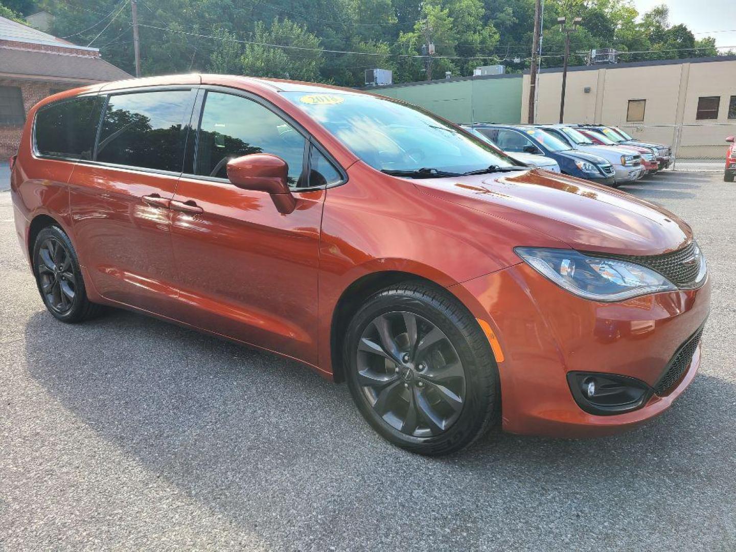 2018 ORANGE CHRYSLER PACIFICA TOURING PLUS (2C4RC1FG5JR) with an 3.6L engine, Automatic transmission, located at 7981 Paxton Street, Harrisburg, PA, 17111, (717) 561-2926, 40.261490, -76.749229 - WE FINANCE!!! Good Credit/ Bad Credit/ No Credit - ALL Trade-Ins Welcomed!!! ***Guaranteed Credit Approval*** APPLY ONLINE or CALL us TODAY ;) Internet Prices and Marketplace Prices are SPECIAL discounted ***CASH DEALS*** Retail Prices are higher. Please call us to discuss your cash and finan - Photo#6