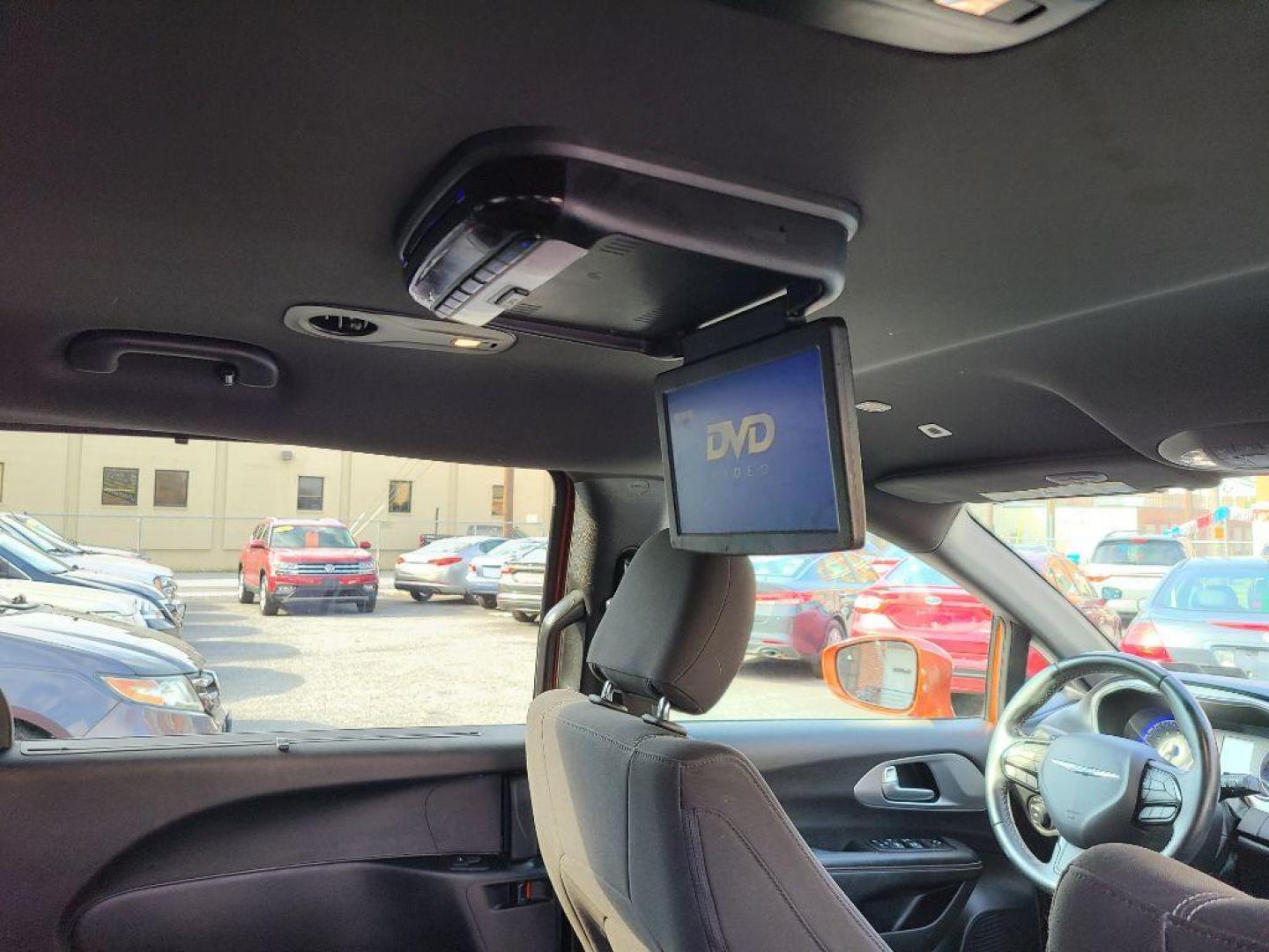 2018 ORANGE CHRYSLER PACIFICA TOURING PLUS (2C4RC1FG5JR) with an 3.6L engine, Automatic transmission, located at 7981 Paxton Street, Harrisburg, PA, 17111, (717) 561-2926, 40.261490, -76.749229 - WE FINANCE!!! Good Credit/ Bad Credit/ No Credit - ALL Trade-Ins Welcomed!!! ***Guaranteed Credit Approval*** APPLY ONLINE or CALL us TODAY ;) Internet Prices and Marketplace Prices are SPECIAL discounted ***CASH DEALS*** Retail Prices are higher. Please call us to discuss your cash and finan - Photo#9