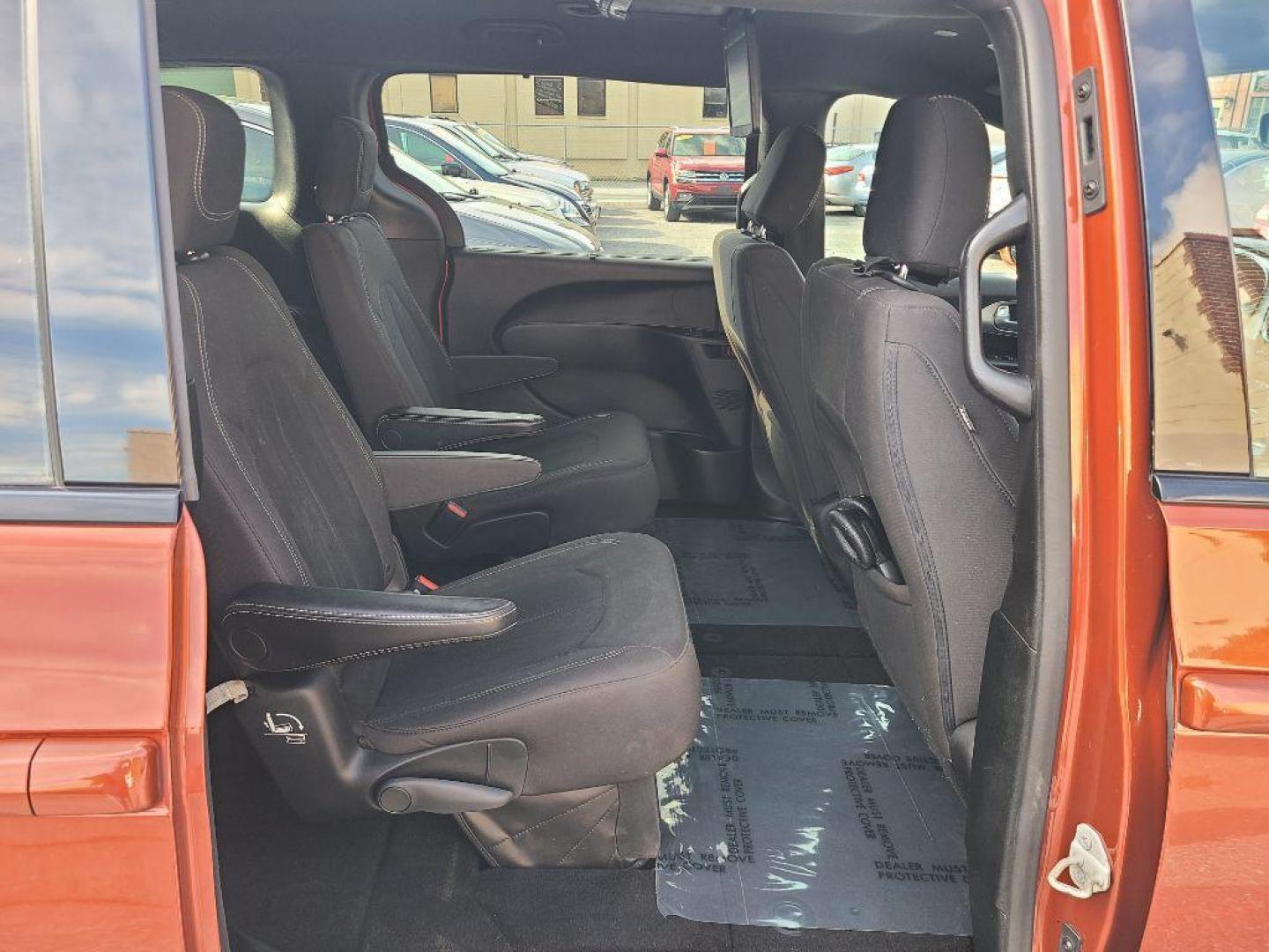 2018 ORANGE CHRYSLER PACIFICA TOURING PLUS (2C4RC1FG5JR) with an 3.6L engine, Automatic transmission, located at 7981 Paxton Street, Harrisburg, PA, 17111, (717) 561-2926, 40.261490, -76.749229 - WE FINANCE!!! Good Credit/ Bad Credit/ No Credit - ALL Trade-Ins Welcomed!!! ***Guaranteed Credit Approval*** APPLY ONLINE or CALL us TODAY ;) Internet Prices and Marketplace Prices are SPECIAL discounted ***CASH DEALS*** Retail Prices are higher. Please call us to discuss your cash and finan - Photo#12