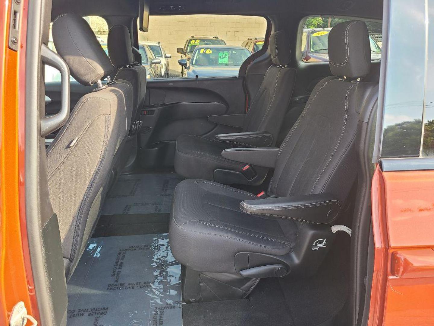 2018 ORANGE CHRYSLER PACIFICA TOURING PLUS (2C4RC1FG5JR) with an 3.6L engine, Automatic transmission, located at 7981 Paxton Street, Harrisburg, PA, 17111, (717) 561-2926, 40.261490, -76.749229 - WE FINANCE!!! Good Credit/ Bad Credit/ No Credit - ALL Trade-Ins Welcomed!!! ***Guaranteed Credit Approval*** APPLY ONLINE or CALL us TODAY ;) Internet Prices and Marketplace Prices are SPECIAL discounted ***CASH DEALS*** Retail Prices are higher. Please call us to discuss your cash and finan - Photo#15