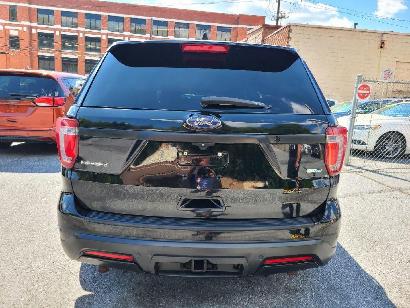 2018 BLACK FORD EXPLORER POLICE INTERCEPTOR (1FM5K8AR8JG) with an 3.7L engine, Automatic transmission, located at 117 North Cameron Street, Harrisburg, PA, 17101, (717) 963-8962, 40.266762, -76.875259 - WE FINANCE!!! Good Credit/ Bad Credit/ No Credit - ALL Trade-Ins Welcomed!!! ***Guaranteed Credit Approval*** APPLY ONLINE or CALL us TODAY ;) Internet Prices and Marketplace Prices are SPECIAL discounted ***CASH DEALS*** Retail Prices are higher. Please call us to discuss your cash and finan - Photo#3
