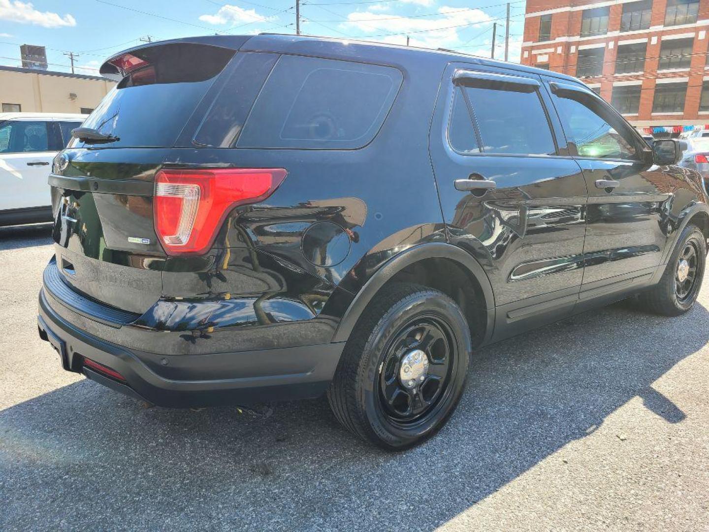 2018 BLACK FORD EXPLORER POLICE INTERCEPTOR (1FM5K8AR8JG) with an 3.7L engine, Automatic transmission, located at 117 North Cameron Street, Harrisburg, PA, 17101, (717) 963-8962, 40.266762, -76.875259 - WE FINANCE!!! Good Credit/ Bad Credit/ No Credit - ALL Trade-Ins Welcomed!!! ***Guaranteed Credit Approval*** APPLY ONLINE or CALL us TODAY ;) Internet Prices and Marketplace Prices are SPECIAL discounted ***CASH DEALS*** Retail Prices are higher. Please call us to discuss your cash and finan - Photo#4