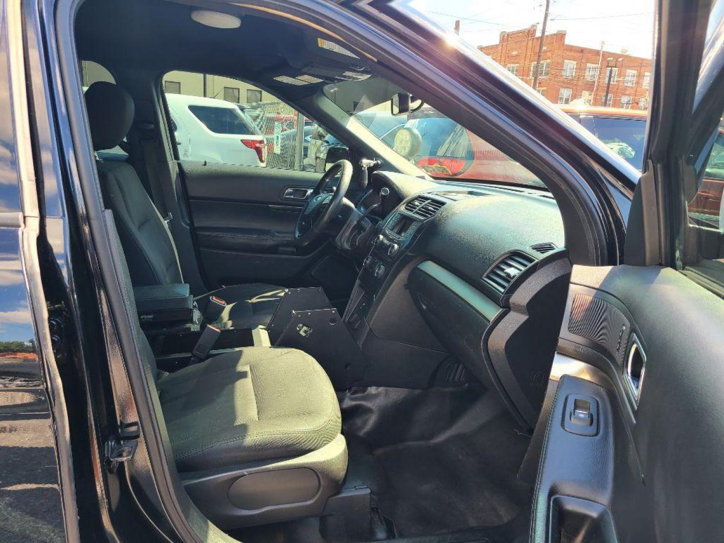 2018 BLACK FORD EXPLORER POLICE INTERCEPTOR (1FM5K8AR8JG) with an 3.7L engine, Automatic transmission, located at 117 North Cameron Street, Harrisburg, PA, 17101, (717) 963-8962, 40.266762, -76.875259 - WE FINANCE!!! Good Credit/ Bad Credit/ No Credit - ALL Trade-Ins Welcomed!!! ***Guaranteed Credit Approval*** APPLY ONLINE or CALL us TODAY ;) Internet Prices and Marketplace Prices are SPECIAL discounted ***CASH DEALS*** Retail Prices are higher. Please call us to discuss your cash and finan - Photo#9