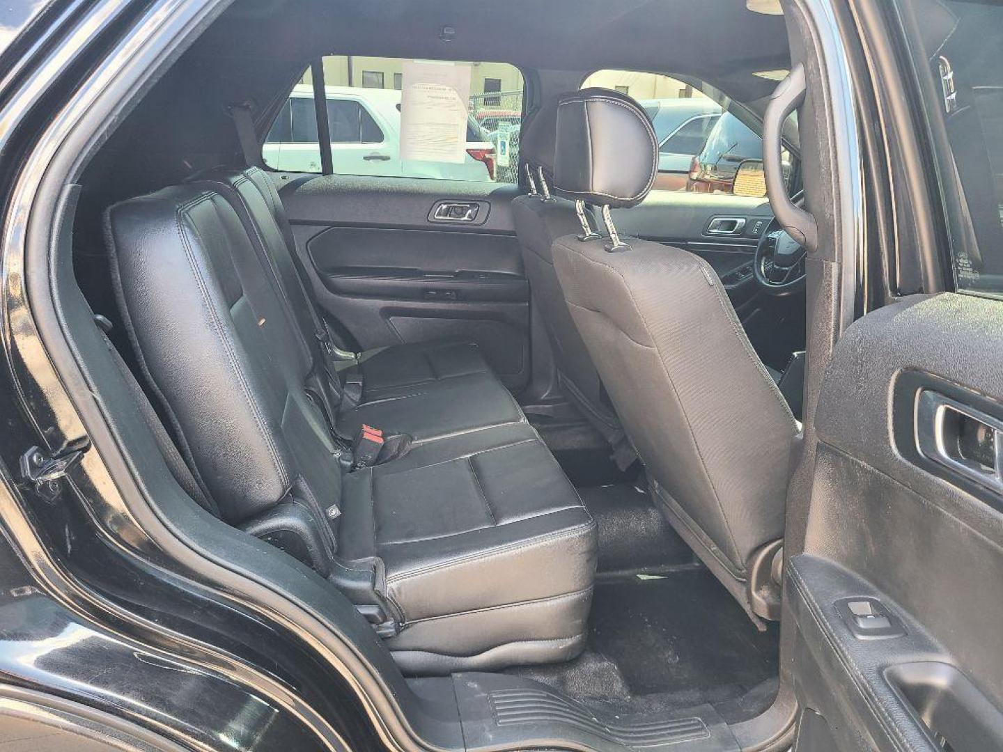 2018 BLACK FORD EXPLORER POLICE INTERCEPTOR (1FM5K8AR8JG) with an 3.7L engine, Automatic transmission, located at 117 North Cameron Street, Harrisburg, PA, 17101, (717) 963-8962, 40.266762, -76.875259 - WE FINANCE!!! Good Credit/ Bad Credit/ No Credit - ALL Trade-Ins Welcomed!!! ***Guaranteed Credit Approval*** APPLY ONLINE or CALL us TODAY ;) Internet Prices and Marketplace Prices are SPECIAL discounted ***CASH DEALS*** Retail Prices are higher. Please call us to discuss your cash and finan - Photo#10