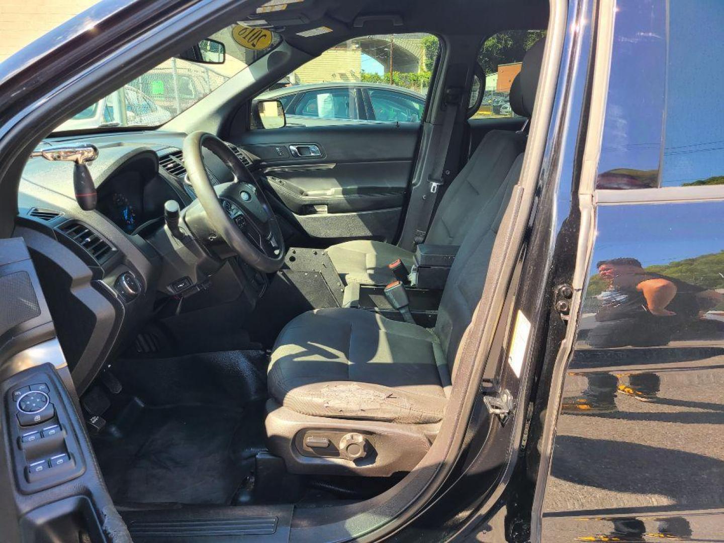 2018 BLACK FORD EXPLORER POLICE INTERCEPTOR (1FM5K8AR8JG) with an 3.7L engine, Automatic transmission, located at 117 North Cameron Street, Harrisburg, PA, 17101, (717) 963-8962, 40.266762, -76.875259 - WE FINANCE!!! Good Credit/ Bad Credit/ No Credit - ALL Trade-Ins Welcomed!!! ***Guaranteed Credit Approval*** APPLY ONLINE or CALL us TODAY ;) Internet Prices and Marketplace Prices are SPECIAL discounted ***CASH DEALS*** Retail Prices are higher. Please call us to discuss your cash and finan - Photo#13