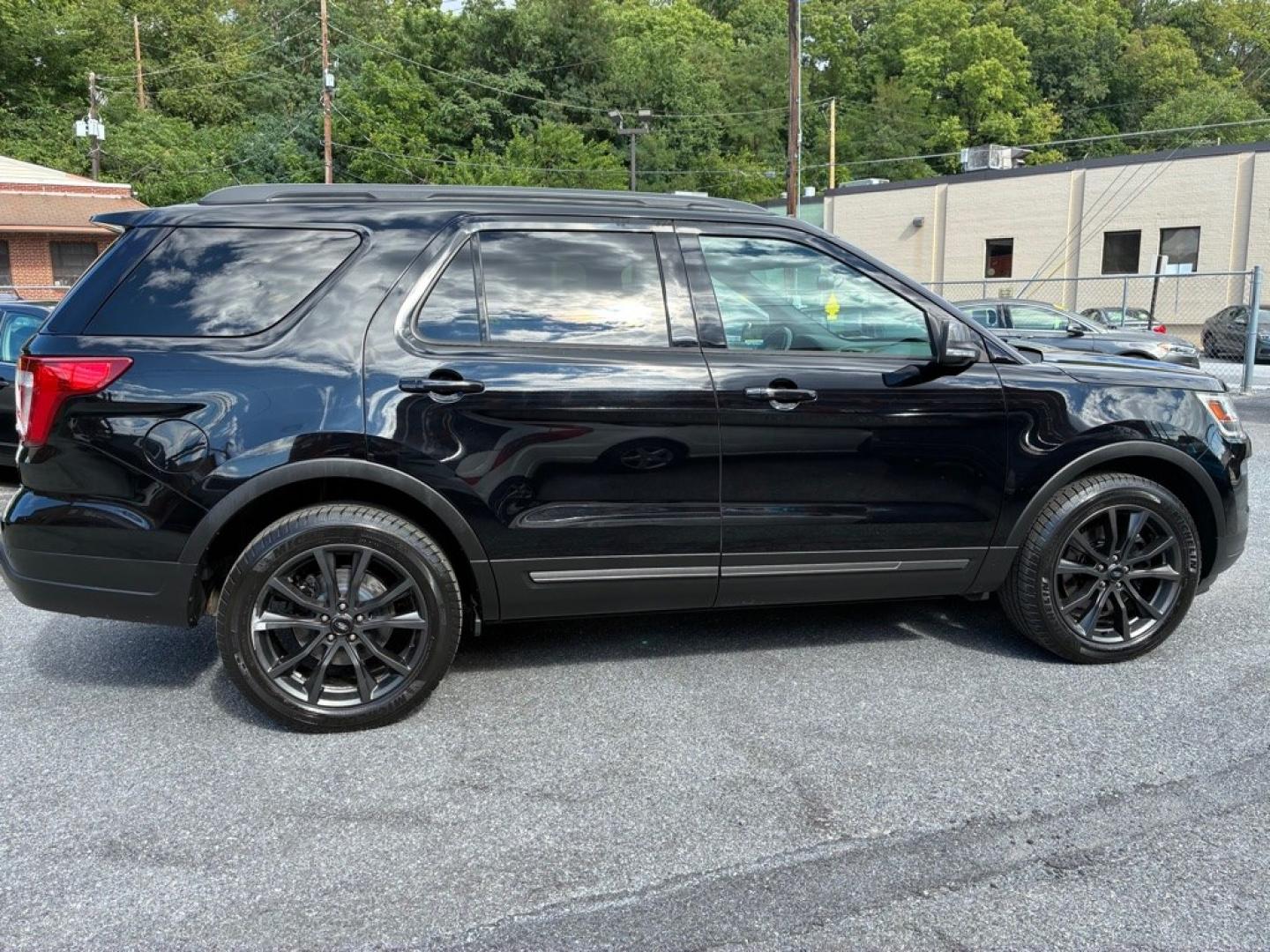 2018 BLACK FORD EXPLORER XLT (1FM5K8D86JG) with an 3.5L engine, Automatic transmission, located at 117 North Cameron Street, Harrisburg, PA, 17101, (717) 963-8962, 40.266762, -76.875259 - WE FINANCE!!! MOST vehicles are available for financing. Good Credit/ Challenged Credit/ No Credit - ALL Trade-Ins Welcomed!!! APPLY ONLINE or CALL us TODAY Please call us to discuss your cash and/or financing options. Thanks for checking our inventory! We're here to help.- Photo#5