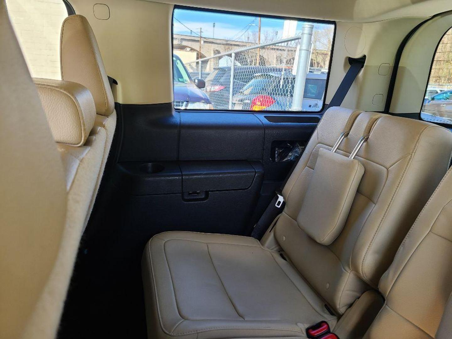 2018 WHITE FORD FLEX SEL (2FMHK6C85JB) with an 3.5L engine, Automatic transmission, located at 7981 Paxton Street, Harrisburg, PA, 17111, (717) 561-2926, 40.261490, -76.749229 - WE FINANCE!!! Good Credit/ Bad Credit/ No Credit - ALL Trade-Ins Welcomed!!! ***Guaranteed Credit Approval*** APPLY ONLINE or CALL us TODAY ;) Internet Prices and Marketplace Prices are SPECIAL discounted ***CASH DEALS*** Retail Prices are higher. Please call us to discuss your cash and finan - Photo#12