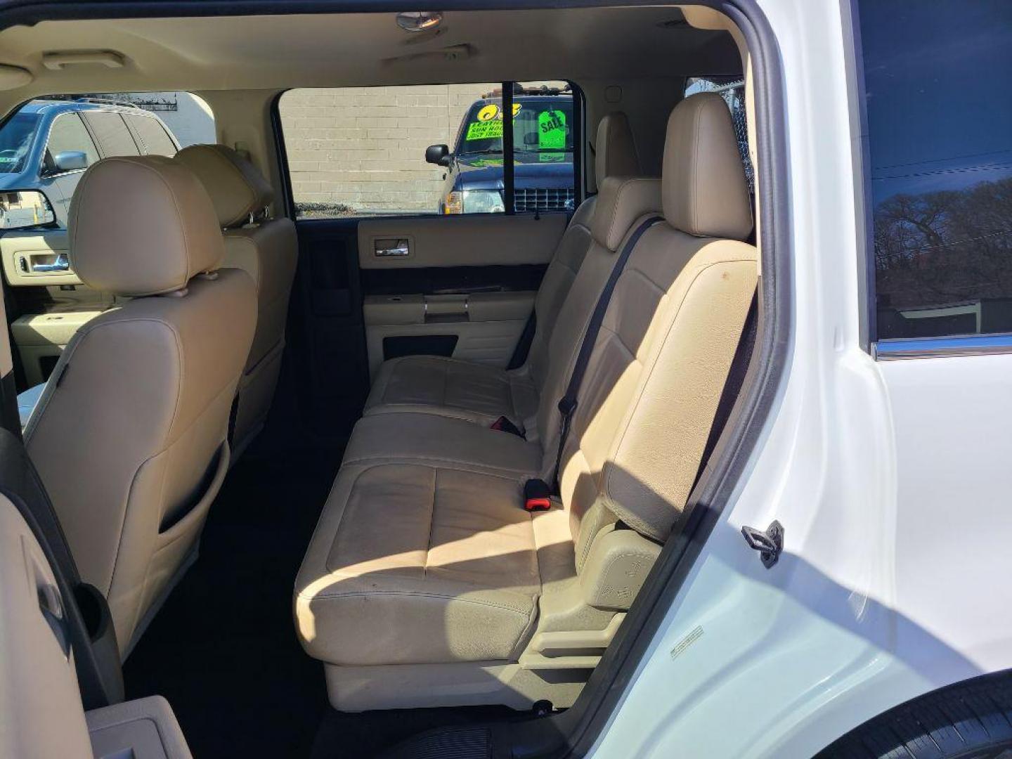 2018 WHITE FORD FLEX SEL (2FMHK6C85JB) with an 3.5L engine, Automatic transmission, located at 7981 Paxton Street, Harrisburg, PA, 17111, (717) 561-2926, 40.261490, -76.749229 - WE FINANCE!!! Good Credit/ Bad Credit/ No Credit - ALL Trade-Ins Welcomed!!! ***Guaranteed Credit Approval*** APPLY ONLINE or CALL us TODAY ;) Internet Prices and Marketplace Prices are SPECIAL discounted ***CASH DEALS*** Retail Prices are higher. Please call us to discuss your cash and finan - Photo#15