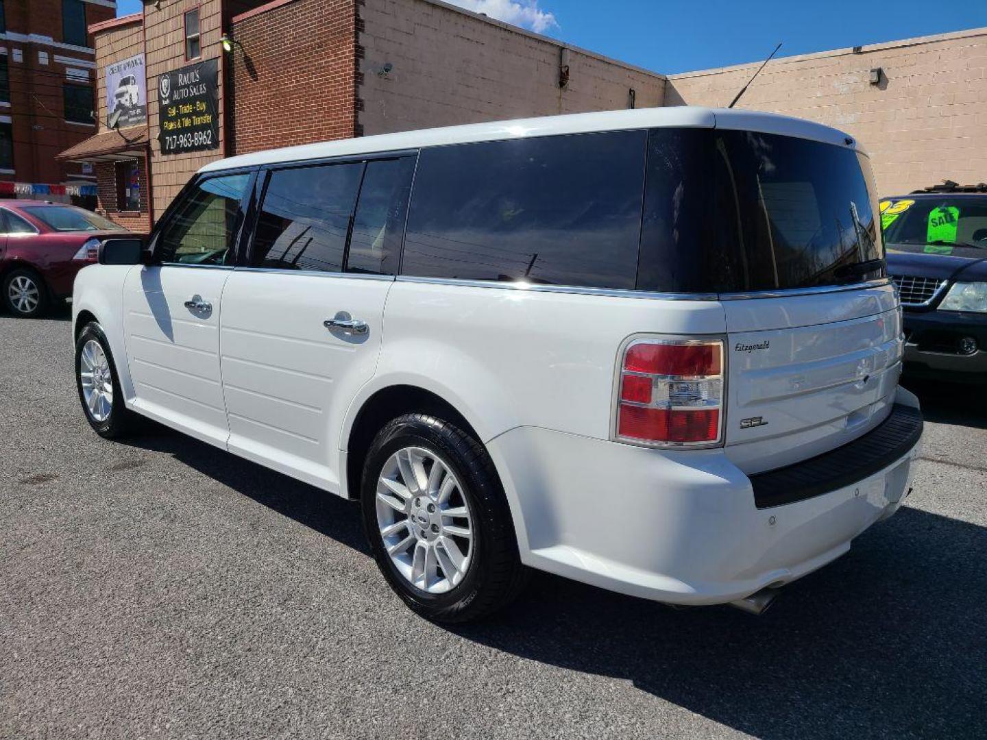 2018 WHITE FORD FLEX SEL (2FMHK6C85JB) with an 3.5L engine, Automatic transmission, located at 7981 Paxton Street, Harrisburg, PA, 17111, (717) 561-2926, 40.261490, -76.749229 - WE FINANCE!!! Good Credit/ Bad Credit/ No Credit - ALL Trade-Ins Welcomed!!! ***Guaranteed Credit Approval*** APPLY ONLINE or CALL us TODAY ;) Internet Prices and Marketplace Prices are SPECIAL discounted ***CASH DEALS*** Retail Prices are higher. Please call us to discuss your cash and finan - Photo#2