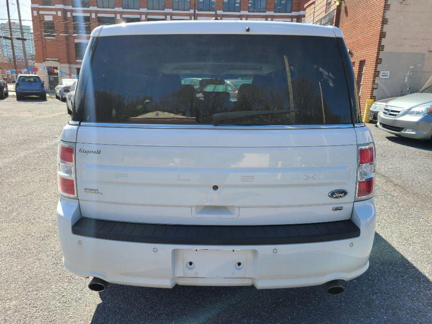 2018 WHITE FORD FLEX SEL (2FMHK6C85JB) with an 3.5L engine, Automatic transmission, located at 7981 Paxton Street, Harrisburg, PA, 17111, (717) 561-2926, 40.261490, -76.749229 - WE FINANCE!!! Good Credit/ Bad Credit/ No Credit - ALL Trade-Ins Welcomed!!! ***Guaranteed Credit Approval*** APPLY ONLINE or CALL us TODAY ;) Internet Prices and Marketplace Prices are SPECIAL discounted ***CASH DEALS*** Retail Prices are higher. Please call us to discuss your cash and finan - Photo#3