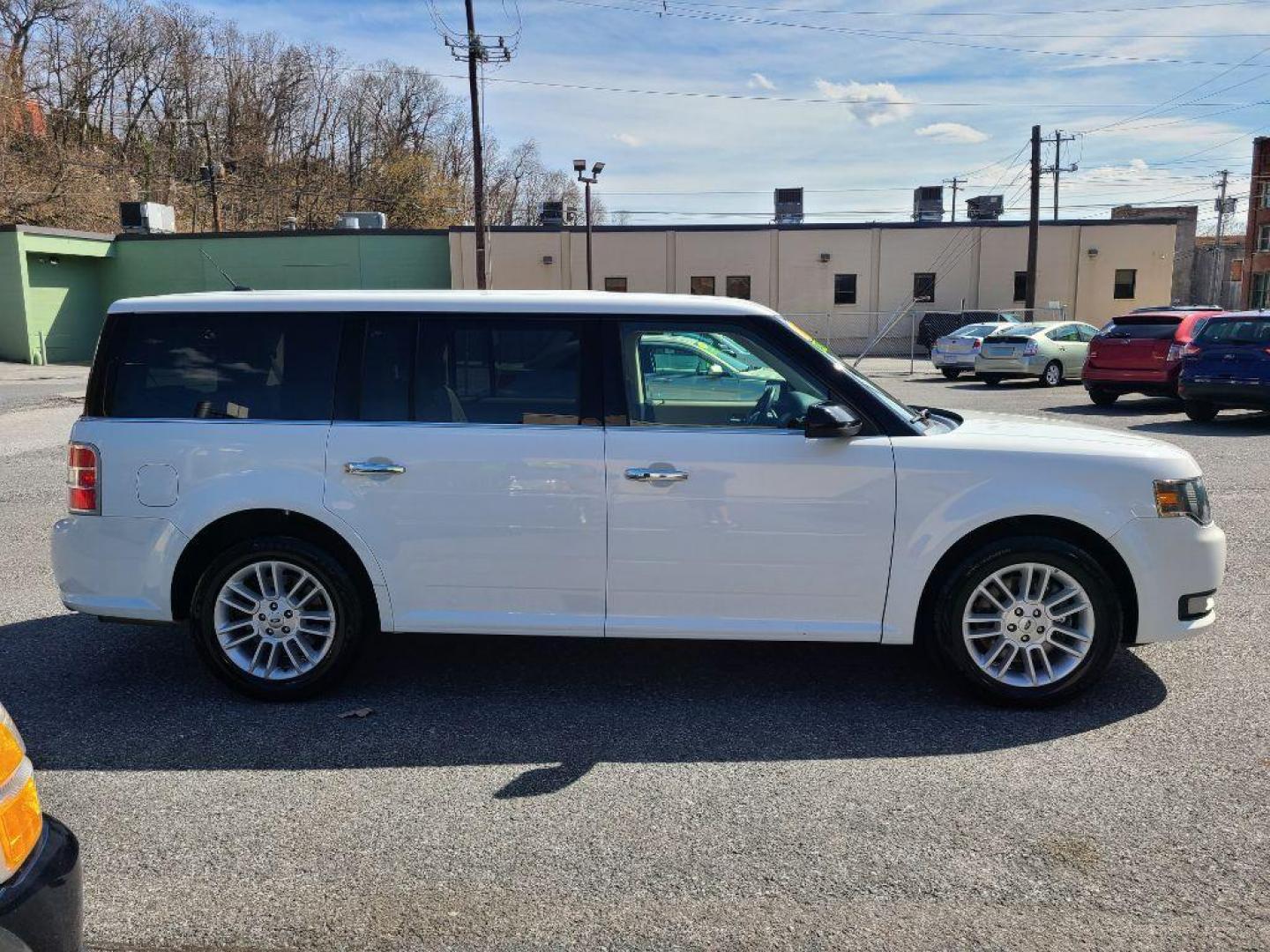 2018 WHITE FORD FLEX SEL (2FMHK6C85JB) with an 3.5L engine, Automatic transmission, located at 7981 Paxton Street, Harrisburg, PA, 17111, (717) 561-2926, 40.261490, -76.749229 - WE FINANCE!!! Good Credit/ Bad Credit/ No Credit - ALL Trade-Ins Welcomed!!! ***Guaranteed Credit Approval*** APPLY ONLINE or CALL us TODAY ;) Internet Prices and Marketplace Prices are SPECIAL discounted ***CASH DEALS*** Retail Prices are higher. Please call us to discuss your cash and finan - Photo#5