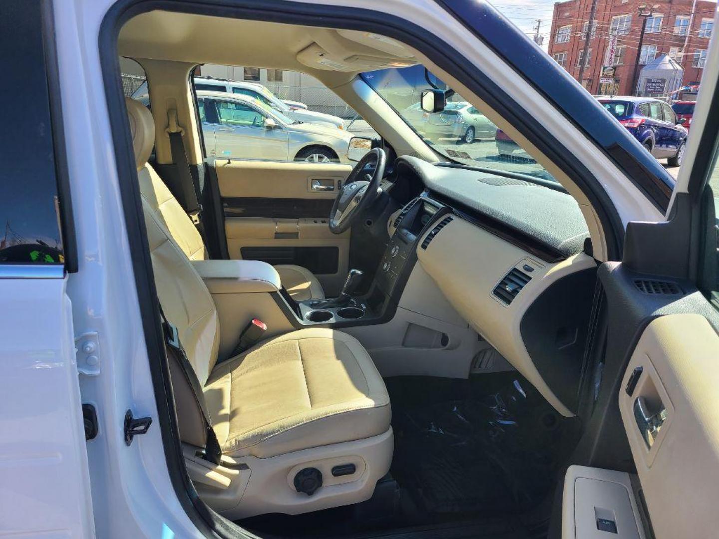 2018 WHITE FORD FLEX SEL (2FMHK6C85JB) with an 3.5L engine, Automatic transmission, located at 7981 Paxton Street, Harrisburg, PA, 17111, (717) 561-2926, 40.261490, -76.749229 - WE FINANCE!!! Good Credit/ Bad Credit/ No Credit - ALL Trade-Ins Welcomed!!! ***Guaranteed Credit Approval*** APPLY ONLINE or CALL us TODAY ;) Internet Prices and Marketplace Prices are SPECIAL discounted ***CASH DEALS*** Retail Prices are higher. Please call us to discuss your cash and finan - Photo#8