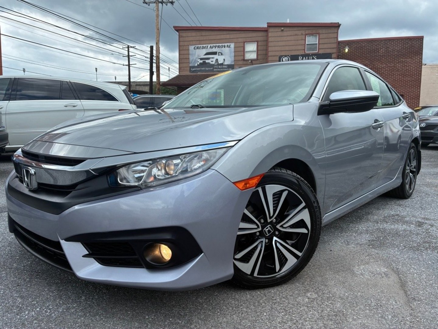 2018 SILVER HONDA CIVIC EX (JHMFC1F32JX) with an 1.5L engine, Continuously Variable transmission, located at 117 North Cameron Street, Harrisburg, PA, 17101, (717) 963-8962, 40.266762, -76.875259 - WE FINANCE!!! MOST vehicles are available for financing. Good Credit/ Challenged Credit/ No Credit - ALL Trade-Ins Welcomed!!! APPLY ONLINE or CALL us TODAY Please call us to discuss your cash and/or financing options. Thanks for checking our inventory! We're here to help.- Photo#0