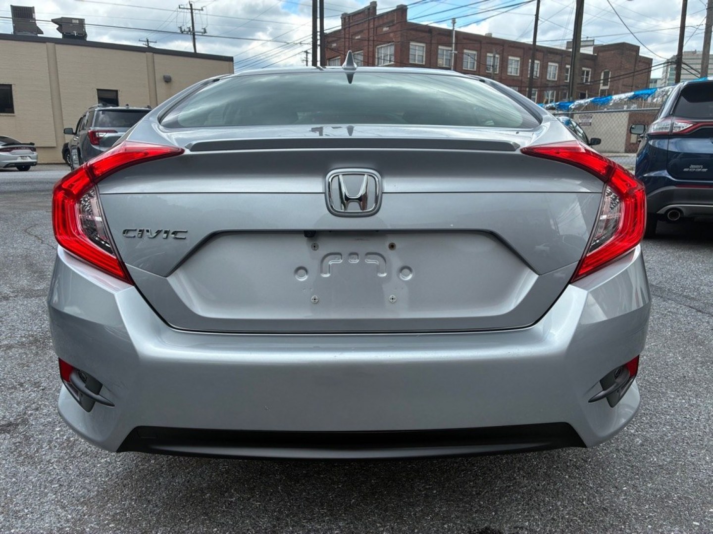 2018 SILVER HONDA CIVIC EX (JHMFC1F32JX) with an 1.5L engine, Continuously Variable transmission, located at 117 North Cameron Street, Harrisburg, PA, 17101, (717) 963-8962, 40.266762, -76.875259 - WE FINANCE!!! MOST vehicles are available for financing. Good Credit/ Challenged Credit/ No Credit - ALL Trade-Ins Welcomed!!! APPLY ONLINE or CALL us TODAY Please call us to discuss your cash and/or financing options. Thanks for checking our inventory! We're here to help.- Photo#3
