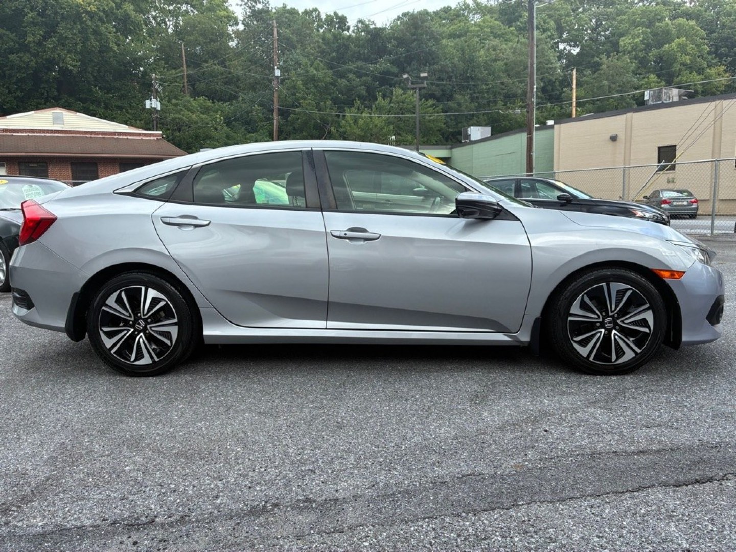 2018 SILVER HONDA CIVIC EX (JHMFC1F32JX) with an 1.5L engine, Continuously Variable transmission, located at 117 North Cameron Street, Harrisburg, PA, 17101, (717) 963-8962, 40.266762, -76.875259 - WE FINANCE!!! MOST vehicles are available for financing. Good Credit/ Challenged Credit/ No Credit - ALL Trade-Ins Welcomed!!! APPLY ONLINE or CALL us TODAY Please call us to discuss your cash and/or financing options. Thanks for checking our inventory! We're here to help.- Photo#5