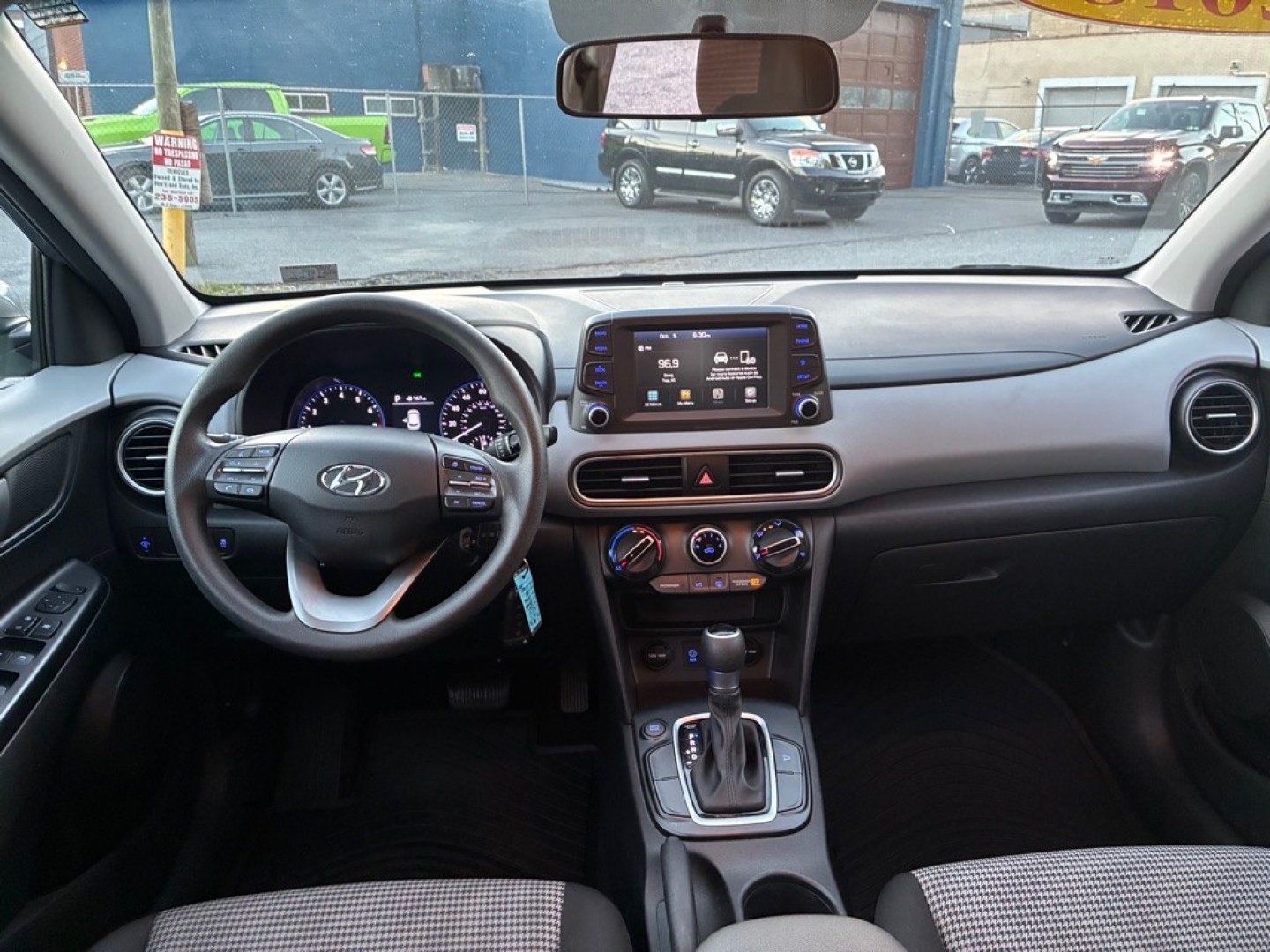 2018 GREY HYUNDAI KONA SE (KM8K12AA6JU) with an 2.0L engine, Automatic transmission, located at 117 North Cameron Street, Harrisburg, PA, 17101, (717) 963-8962, 40.266762, -76.875259 - WE FINANCE!!! MOST vehicles are available for financing. Good Credit/ Challenged Credit/ No Credit - ALL Trade-Ins Welcomed!!! APPLY ONLINE or CALL us TODAY Please call us to discuss your cash and/or financing options. Thanks for checking our inventory! We're here to help.- Photo#12