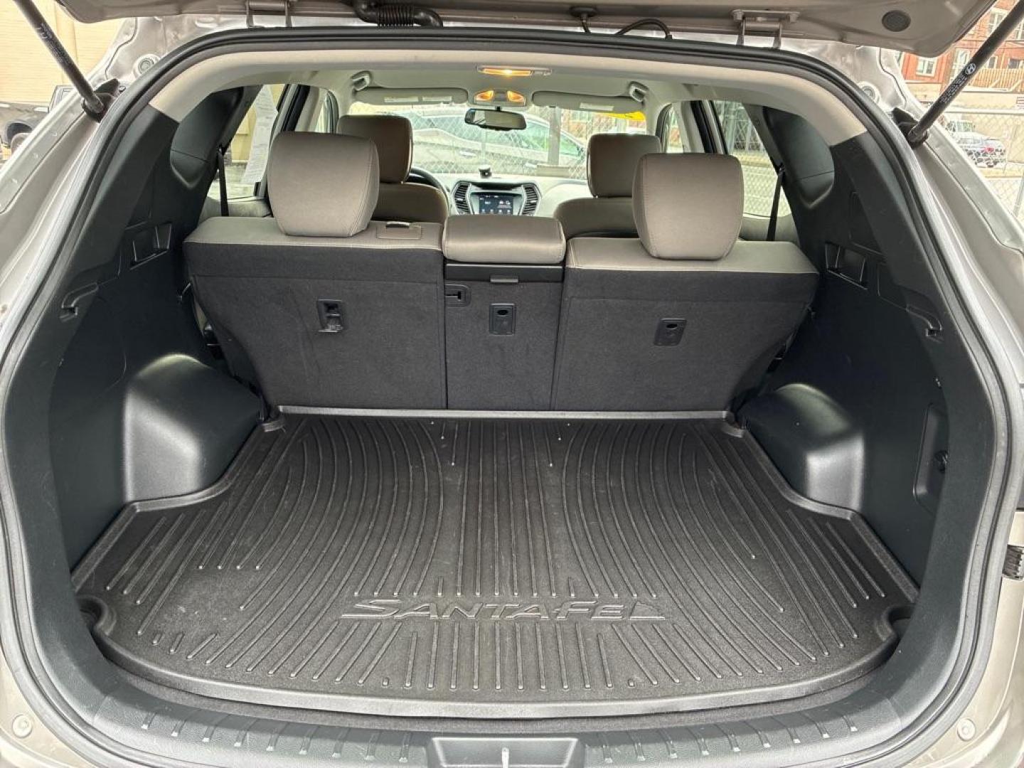 2018 GRAY HYUNDAI SANTA FE SPORT SUV (5XYZUDLB0JG) with an 2.4L engine, Automatic transmission, located at 117 North Cameron Street, Harrisburg, PA, 17101, (717) 963-8962, 40.266762, -76.875259 - WE FINANCE!!! Good Credit/ Bad Credit/ No Credit - ALL Trade-Ins Welcomed!!! ***Guaranteed Credit Approval*** APPLY ONLINE or CALL us TODAY ;) Please call us to discuss your cash and financing options. - Photo#4