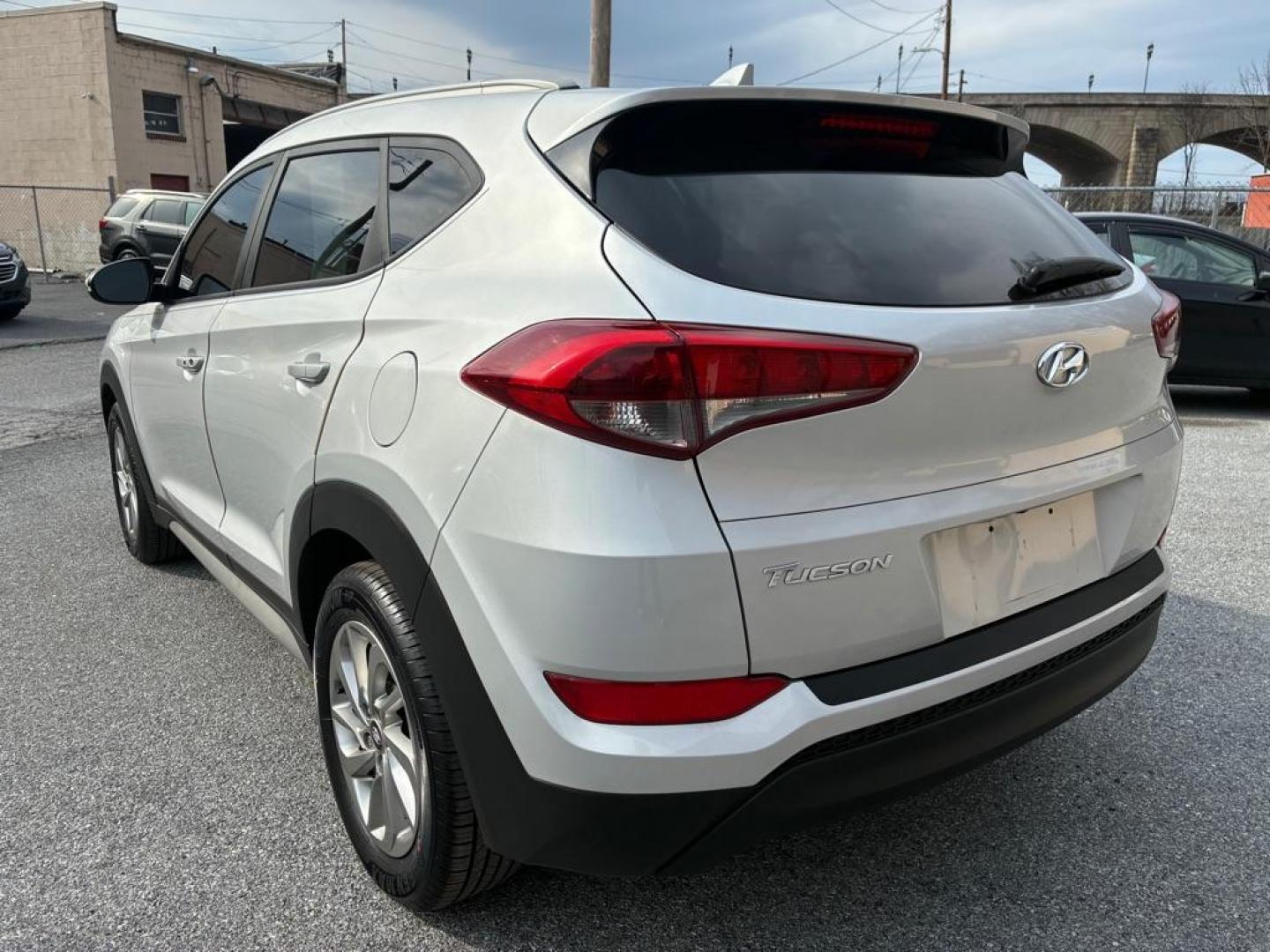 2018 SILVER HYUNDAI TUCSON SEL (KM8J33A41JU) with an 2.0L engine, Automatic transmission, located at 117 North Cameron Street, Harrisburg, PA, 17101, (717) 963-8962, 40.266762, -76.875259 - WE FINANCE!!! Good Credit/ Challenged Credit/ No Credit - ALL Trade-Ins Welcomed!!! APPLY ONLINE or CALL us TODAY ;) Please call us to discuss your cash and/or financing options. - Photo#2