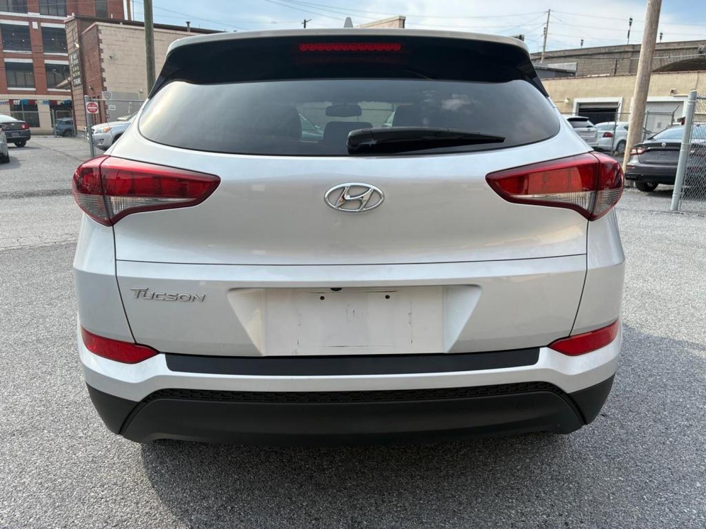 2018 SILVER HYUNDAI TUCSON SEL (KM8J33A41JU) with an 2.0L engine, Automatic transmission, located at 117 North Cameron Street, Harrisburg, PA, 17101, (717) 963-8962, 40.266762, -76.875259 - WE FINANCE!!! Good Credit/ Challenged Credit/ No Credit - ALL Trade-Ins Welcomed!!! APPLY ONLINE or CALL us TODAY ;) Please call us to discuss your cash and/or financing options. - Photo#3