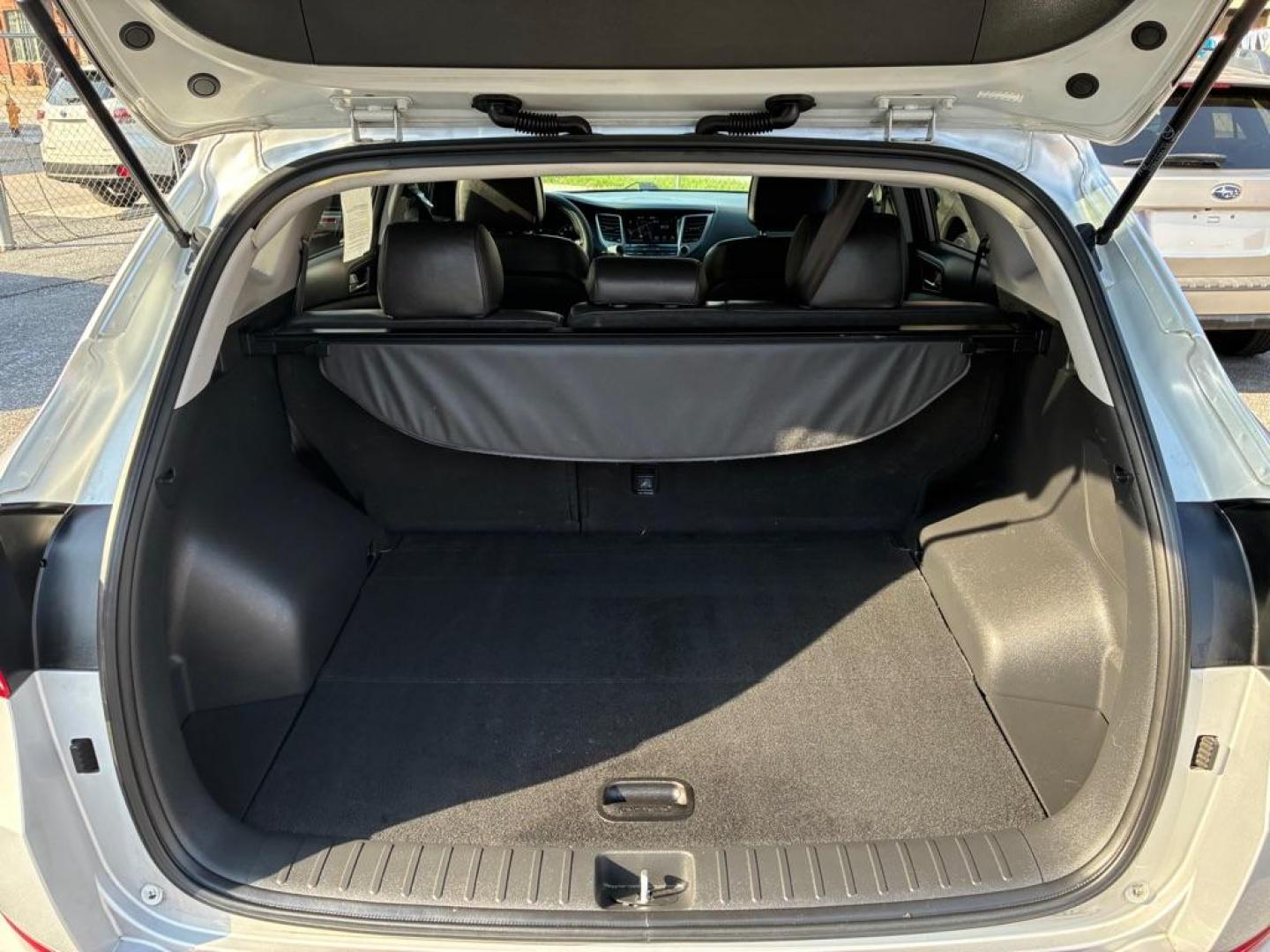 2018 SILVER HYUNDAI TUCSON SEL (KM8J33A41JU) with an 2.0L engine, Automatic transmission, located at 117 North Cameron Street, Harrisburg, PA, 17101, (717) 963-8962, 40.266762, -76.875259 - WE FINANCE!!! Good Credit/ Challenged Credit/ No Credit - ALL Trade-Ins Welcomed!!! APPLY ONLINE or CALL us TODAY ;) Please call us to discuss your cash and/or financing options. - Photo#10