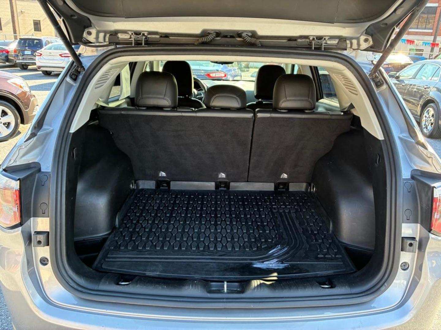 2018 SILVER JEEP COMPASS LATITUDE (3C4NJDBB2JT) with an 2.4L engine, Automatic transmission, located at 7981 Paxton Street, Harrisburg, PA, 17111, (717) 561-2926, 40.261490, -76.749229 - WE FINANCE!!! Good Credit/ Challenged Credit/ No Credit - ALL Trade-Ins Welcomed!!! APPLY ONLINE or CALL us TODAY ;) Please call us to discuss your cash and/or financing options. - Photo#10
