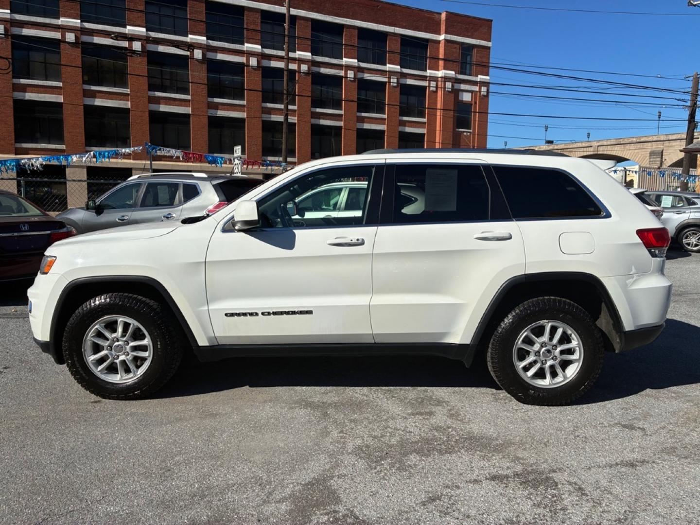2018 WHITE JEEP GRAND CHEROKEE LAREDO (1C4RJFAG4JC) with an 3.6L engine, Automatic transmission, located at 117 North Cameron Street, Harrisburg, PA, 17101, (717) 963-8962, 40.266762, -76.875259 - WE FINANCE!!! MOST vehicles are available for financing. Good Credit/ Challenged Credit/ No Credit - ALL Trade-Ins Welcomed!!! APPLY ONLINE or CALL us TODAY Please call us to discuss your cash and/or financing options. Thanks for checking our inventory! We're here to help.- Photo#1
