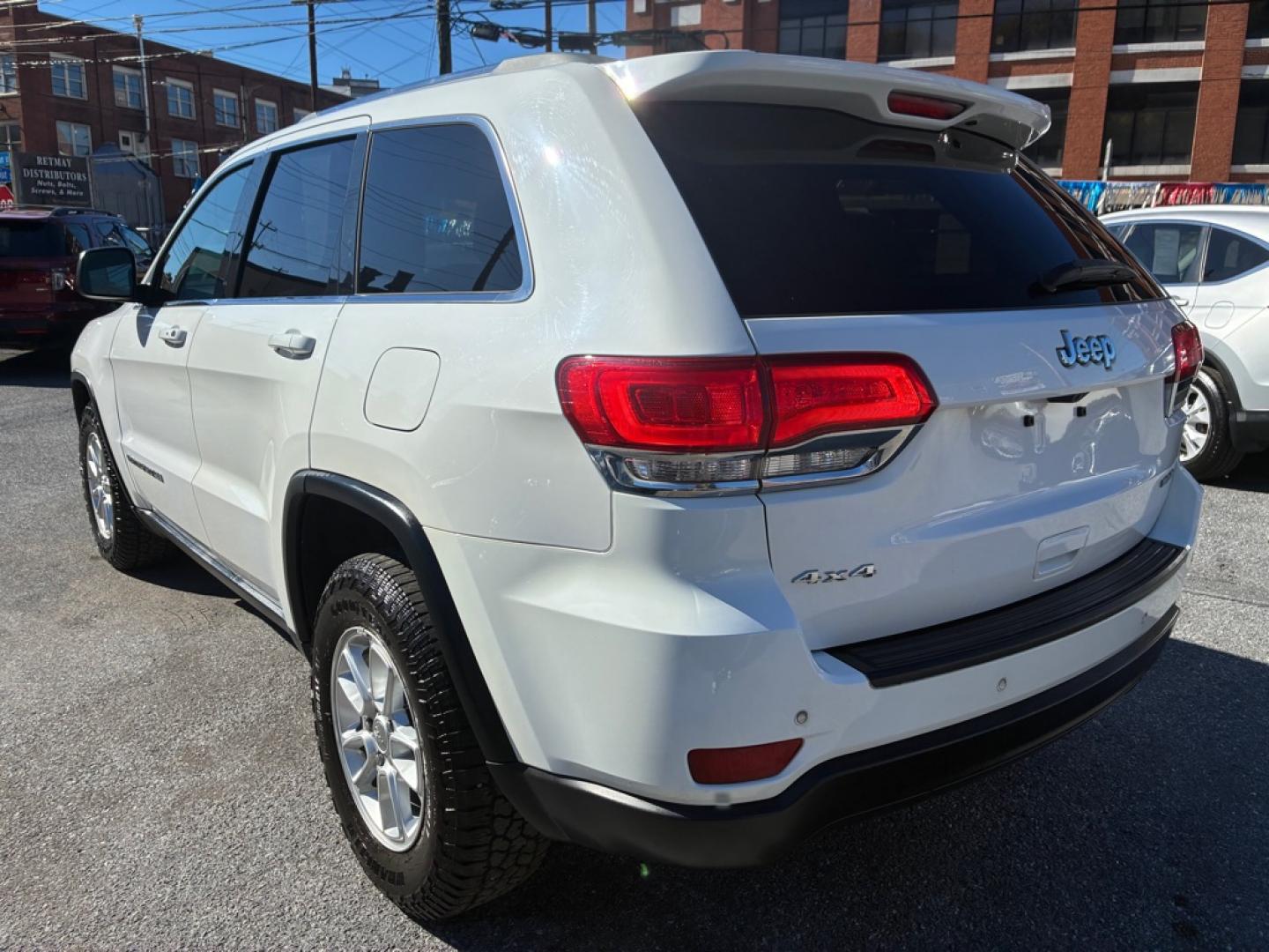 2018 WHITE JEEP GRAND CHEROKEE LAREDO (1C4RJFAG4JC) with an 3.6L engine, Automatic transmission, located at 117 North Cameron Street, Harrisburg, PA, 17101, (717) 963-8962, 40.266762, -76.875259 - WE FINANCE!!! MOST vehicles are available for financing. Good Credit/ Challenged Credit/ No Credit - ALL Trade-Ins Welcomed!!! APPLY ONLINE or CALL us TODAY Please call us to discuss your cash and/or financing options. Thanks for checking our inventory! We're here to help.- Photo#2