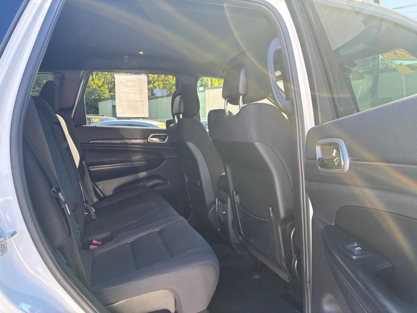 2018 WHITE JEEP GRAND CHEROKEE LAREDO (1C4RJFAG4JC) with an 3.6L engine, Automatic transmission, located at 117 North Cameron Street, Harrisburg, PA, 17101, (717) 963-8962, 40.266762, -76.875259 - WE FINANCE!!! MOST vehicles are available for financing. Good Credit/ Challenged Credit/ No Credit - ALL Trade-Ins Welcomed!!! APPLY ONLINE or CALL us TODAY Please call us to discuss your cash and/or financing options. Thanks for checking our inventory! We're here to help.- Photo#9