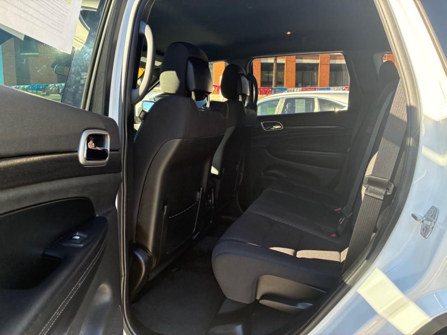 2018 WHITE JEEP GRAND CHEROKEE LAREDO (1C4RJFAG4JC) with an 3.6L engine, Automatic transmission, located at 117 North Cameron Street, Harrisburg, PA, 17101, (717) 963-8962, 40.266762, -76.875259 - WE FINANCE!!! MOST vehicles are available for financing. Good Credit/ Challenged Credit/ No Credit - ALL Trade-Ins Welcomed!!! APPLY ONLINE or CALL us TODAY Please call us to discuss your cash and/or financing options. Thanks for checking our inventory! We're here to help.- Photo#11