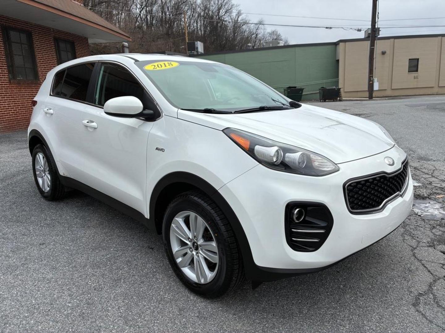 2018 WHITE KIA SPORTAGE LX (KNDPMCAC4J7) with an 2.4L engine, Automatic transmission, located at 117 North Cameron Street, Harrisburg, PA, 17101, (717) 963-8962, 40.266762, -76.875259 - WE FINANCE!!! Good Credit/ Challenged Credit/ No Credit - ALL Trade-Ins Welcomed!!! APPLY ONLINE or CALL us TODAY ;) Please call us to discuss your cash and/or financing options. - Photo#6