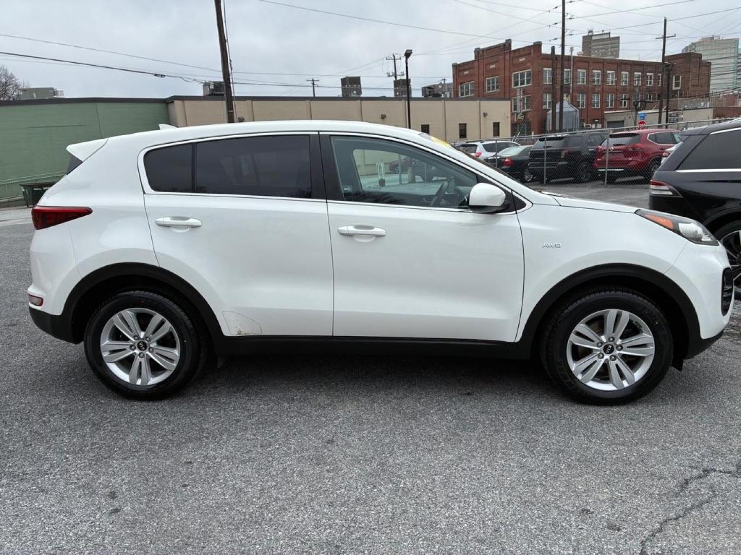 2018 WHITE KIA SPORTAGE LX (KNDPMCAC4J7) with an 2.4L engine, Automatic transmission, located at 117 North Cameron Street, Harrisburg, PA, 17101, (717) 963-8962, 40.266762, -76.875259 - WE FINANCE!!! Good Credit/ Challenged Credit/ No Credit - ALL Trade-Ins Welcomed!!! APPLY ONLINE or CALL us TODAY ;) Please call us to discuss your cash and/or financing options. - Photo#5