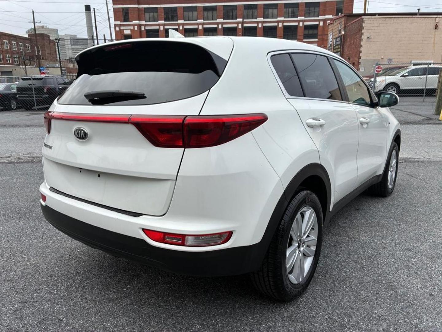 2018 WHITE KIA SPORTAGE LX (KNDPMCAC4J7) with an 2.4L engine, Automatic transmission, located at 117 North Cameron Street, Harrisburg, PA, 17101, (717) 963-8962, 40.266762, -76.875259 - WE FINANCE!!! Good Credit/ Challenged Credit/ No Credit - ALL Trade-Ins Welcomed!!! APPLY ONLINE or CALL us TODAY ;) Please call us to discuss your cash and/or financing options. - Photo#4