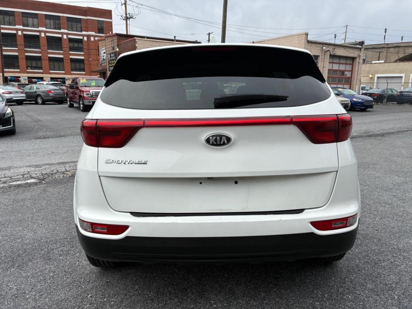 2018 WHITE KIA SPORTAGE LX (KNDPMCAC4J7) with an 2.4L engine, Automatic transmission, located at 117 North Cameron Street, Harrisburg, PA, 17101, (717) 963-8962, 40.266762, -76.875259 - WE FINANCE!!! Good Credit/ Challenged Credit/ No Credit - ALL Trade-Ins Welcomed!!! APPLY ONLINE or CALL us TODAY ;) Please call us to discuss your cash and/or financing options. - Photo#3