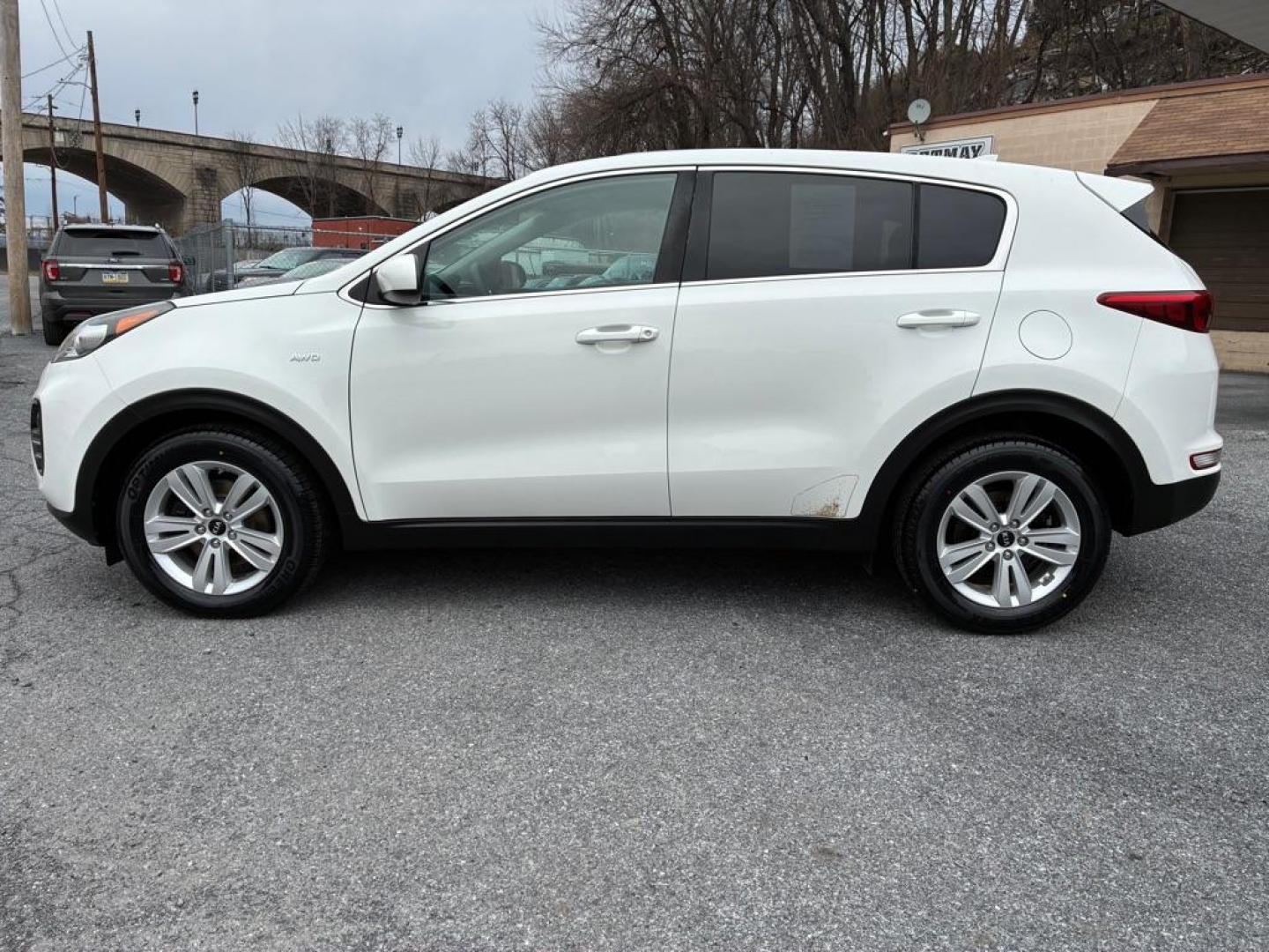 2018 WHITE KIA SPORTAGE LX (KNDPMCAC4J7) with an 2.4L engine, Automatic transmission, located at 117 North Cameron Street, Harrisburg, PA, 17101, (717) 963-8962, 40.266762, -76.875259 - WE FINANCE!!! Good Credit/ Challenged Credit/ No Credit - ALL Trade-Ins Welcomed!!! APPLY ONLINE or CALL us TODAY ;) Please call us to discuss your cash and/or financing options. - Photo#1