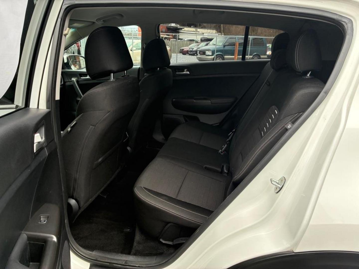 2018 WHITE KIA SPORTAGE LX (KNDPMCAC4J7) with an 2.4L engine, Automatic transmission, located at 117 North Cameron Street, Harrisburg, PA, 17101, (717) 963-8962, 40.266762, -76.875259 - WE FINANCE!!! Good Credit/ Challenged Credit/ No Credit - ALL Trade-Ins Welcomed!!! APPLY ONLINE or CALL us TODAY ;) Please call us to discuss your cash and/or financing options. - Photo#11