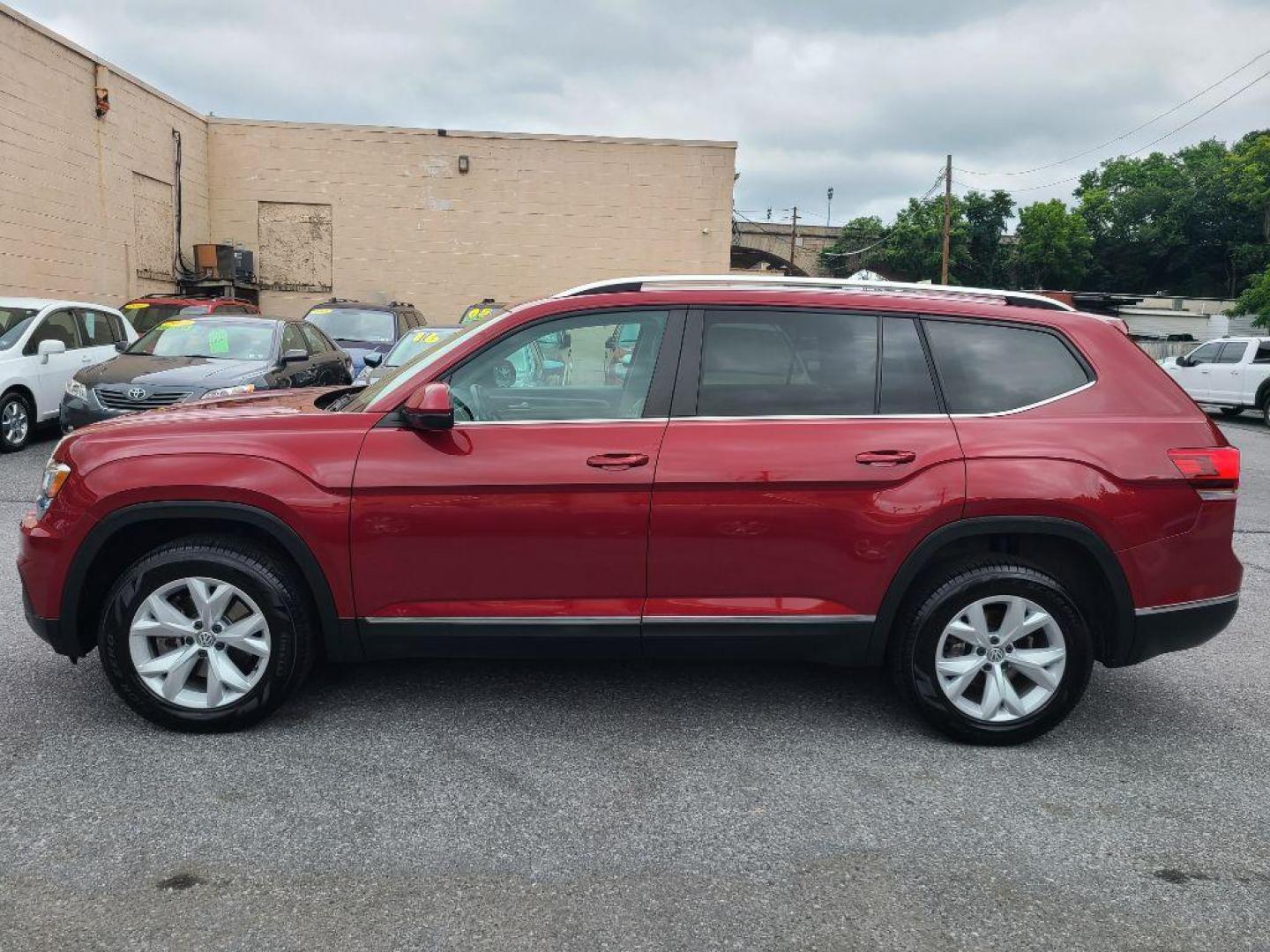 2018 BLUE VOLKSWAGEN ATLAS SEL (1V2MR2CA0JC) with an 3.6L engine, Automatic transmission, located at 117 North Cameron Street, Harrisburg, PA, 17101, (717) 963-8962, 40.266762, -76.875259 - WE FINANCE!!! Good Credit/ Bad Credit/ No Credit - ALL Trade-Ins Welcomed!!! ***Guaranteed Credit Approval*** APPLY ONLINE or CALL us TODAY ;) Internet Prices and Marketplace Prices are SPECIAL discounted ***CASH DEALS*** Retail Prices are higher. Please call us to discuss your cash and finan - Photo#1