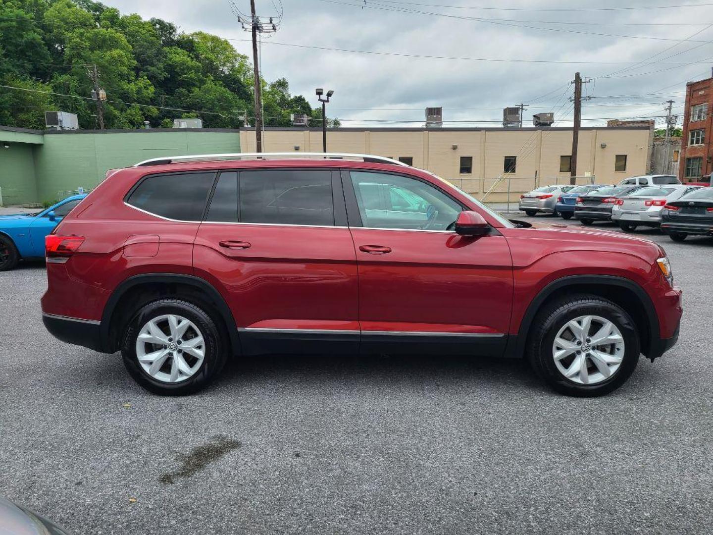 2018 BLUE VOLKSWAGEN ATLAS SEL (1V2MR2CA0JC) with an 3.6L engine, Automatic transmission, located at 117 North Cameron Street, Harrisburg, PA, 17101, (717) 963-8962, 40.266762, -76.875259 - WE FINANCE!!! Good Credit/ Bad Credit/ No Credit - ALL Trade-Ins Welcomed!!! ***Guaranteed Credit Approval*** APPLY ONLINE or CALL us TODAY ;) Internet Prices and Marketplace Prices are SPECIAL discounted ***CASH DEALS*** Retail Prices are higher. Please call us to discuss your cash and finan - Photo#5